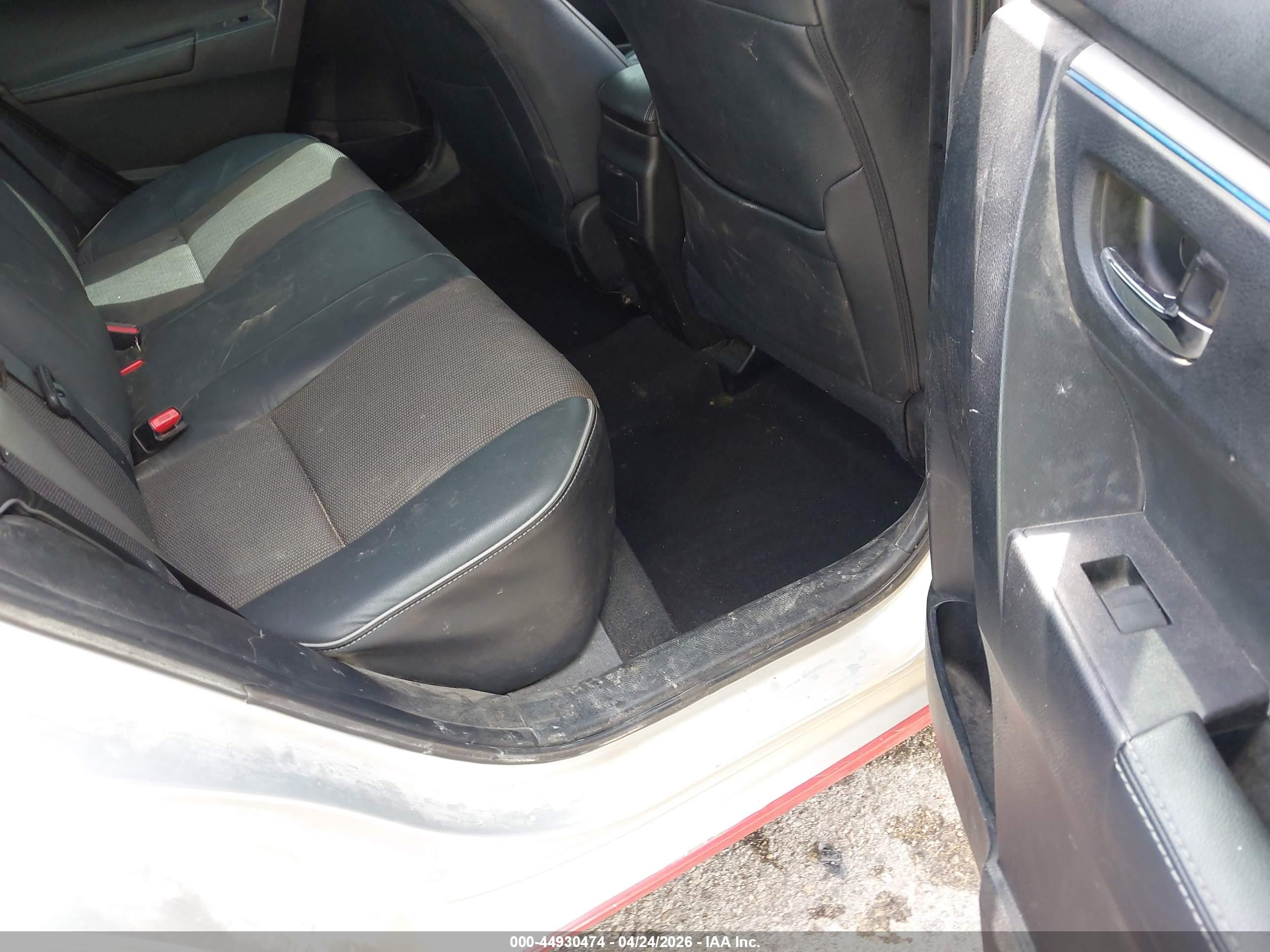 2014 Toyota Corolla S Plus Silver vin: 5YFBURHE0EP144291