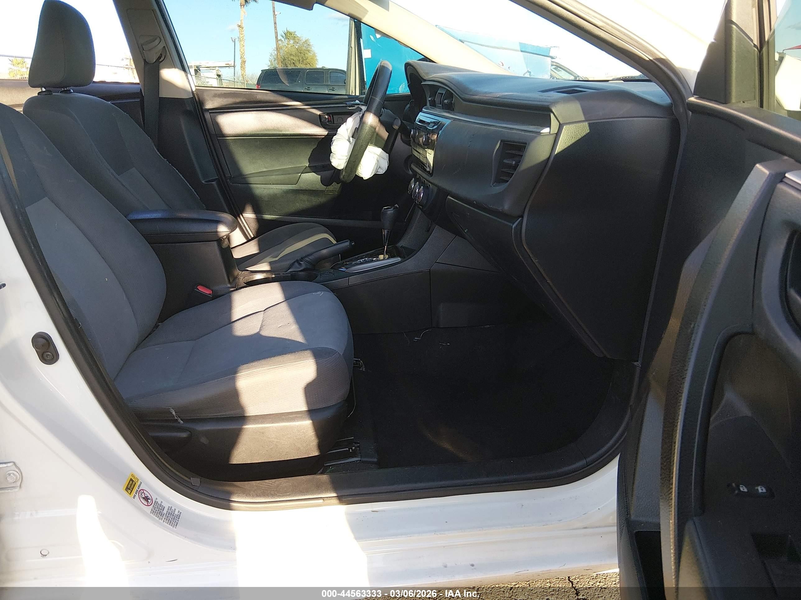 2014 Toyota Corolla L White vin: 5YFBURHE0EP148003