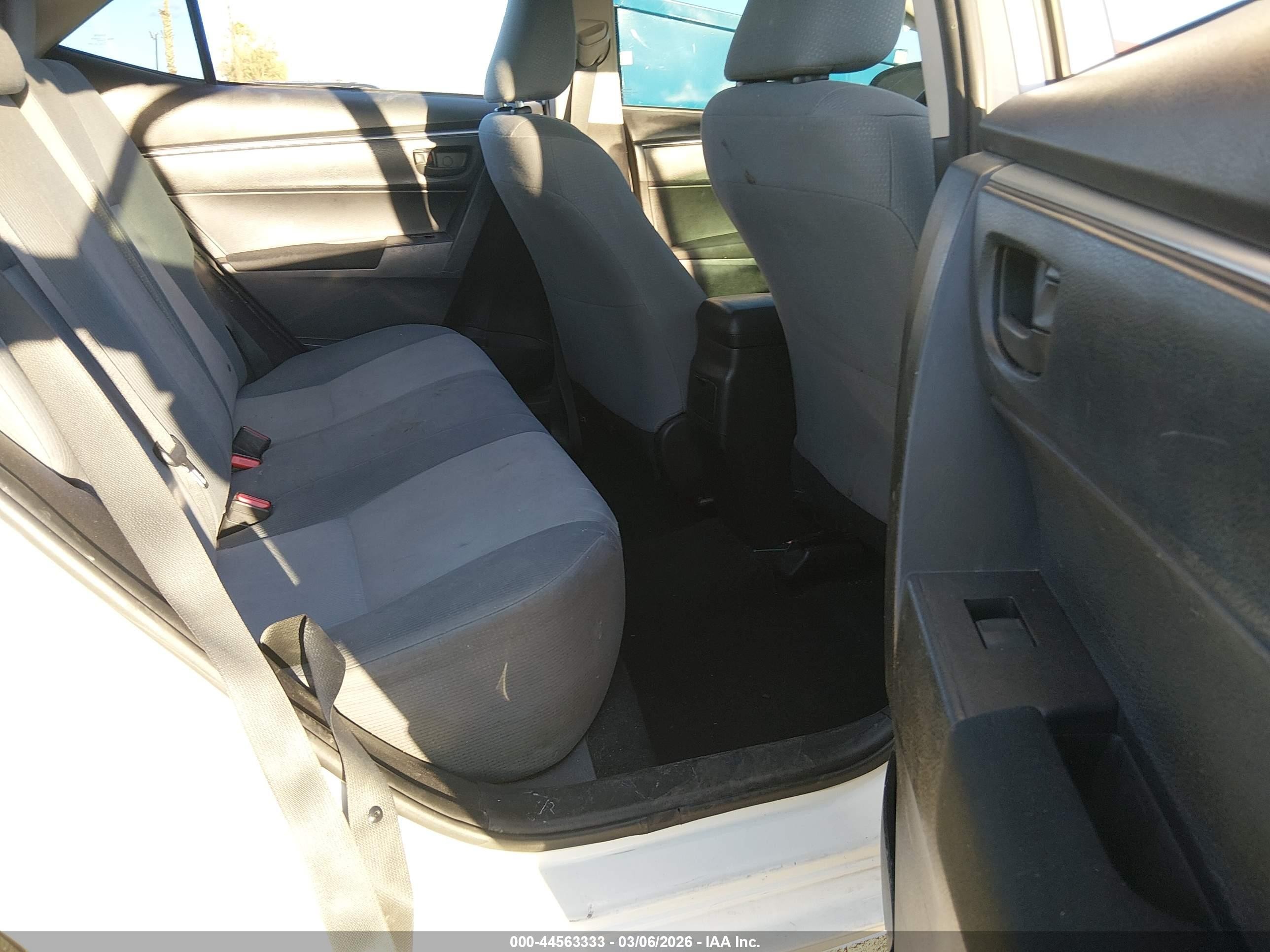 2014 Toyota Corolla L White vin: 5YFBURHE0EP148003