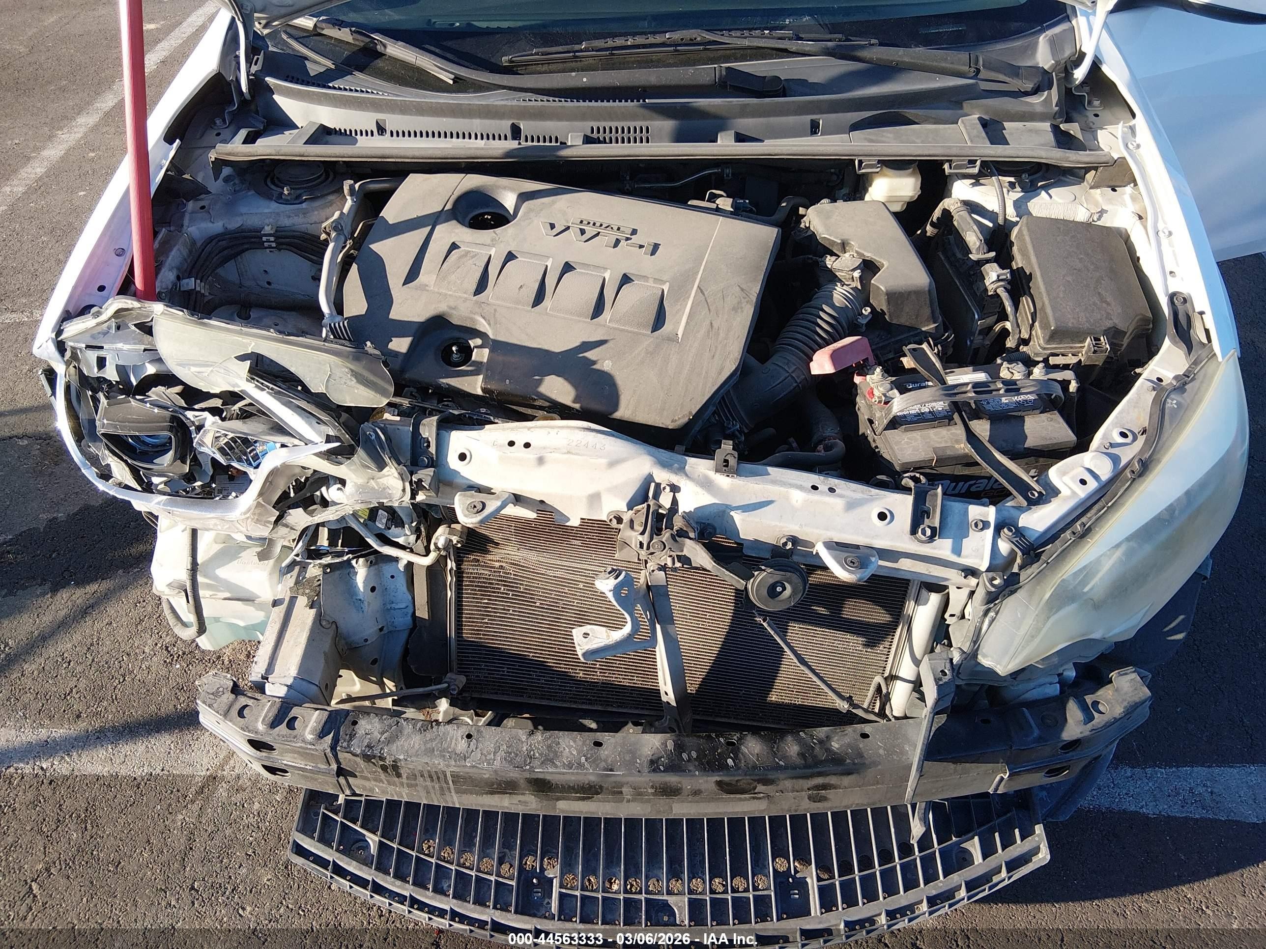 2014 Toyota Corolla L White vin: 5YFBURHE0EP148003