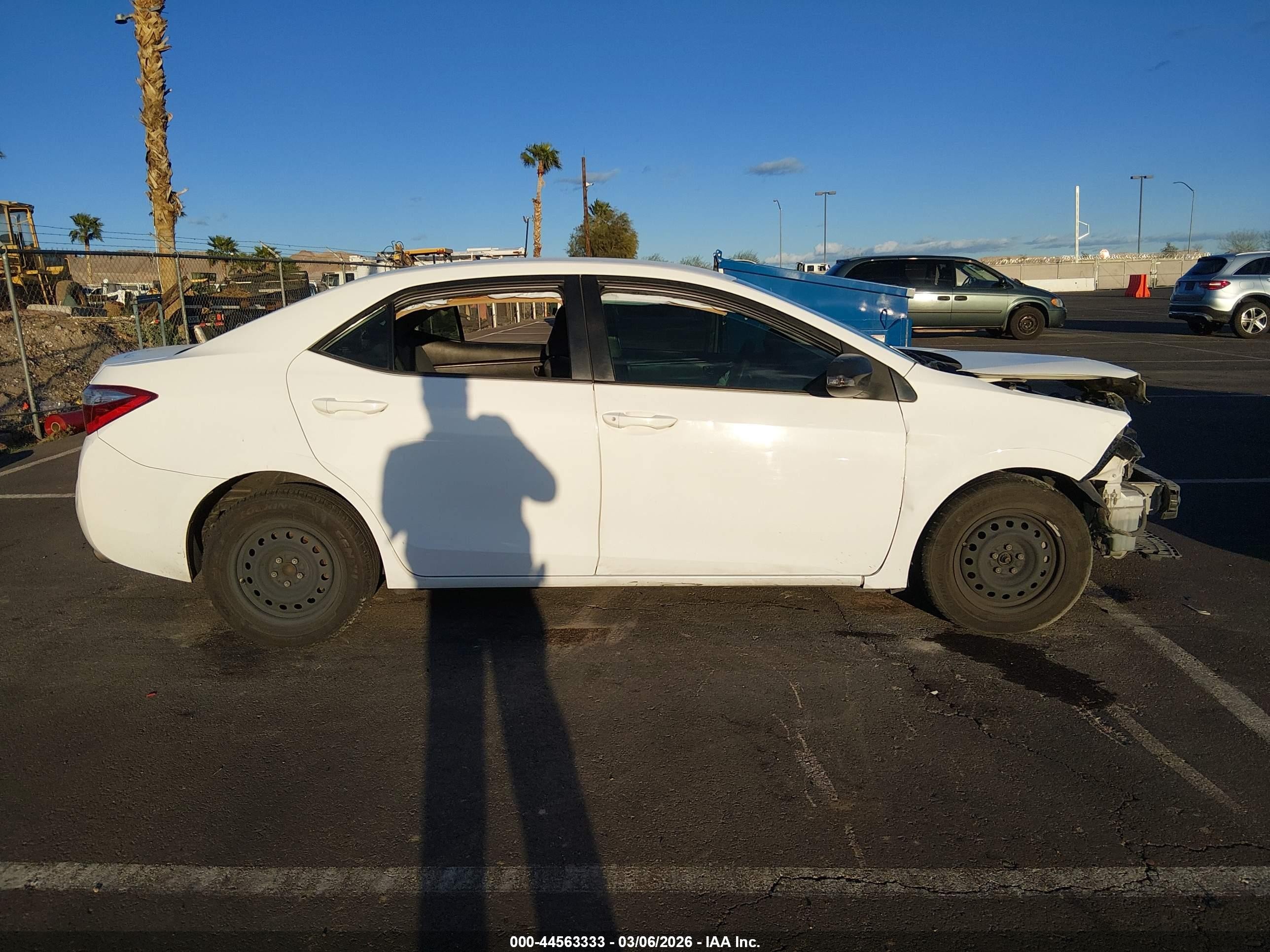 2014 Toyota Corolla L White vin: 5YFBURHE0EP148003