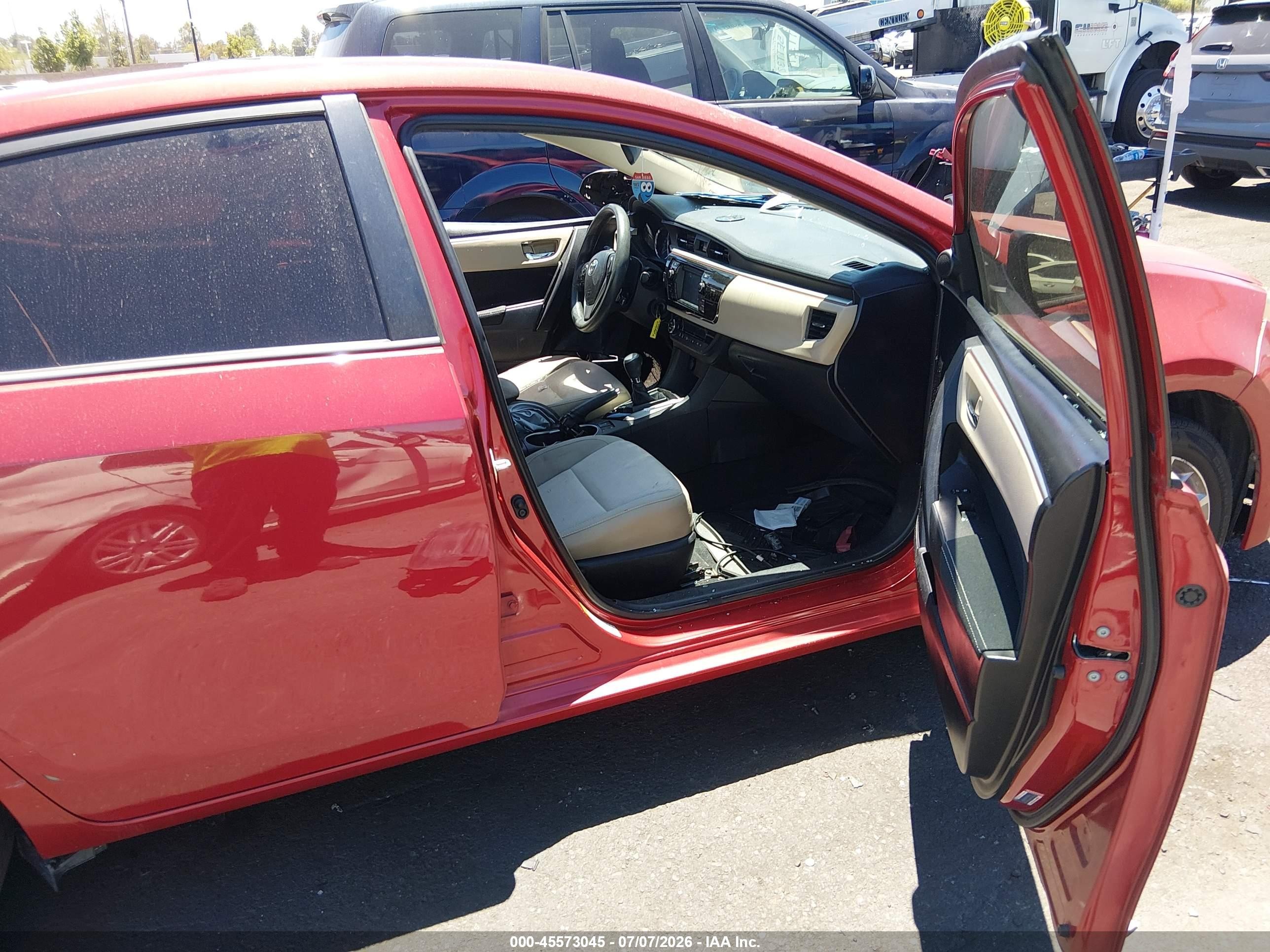 2015 Toyota Corolla Le Plus Бордовый vin: 5YFBURHE0FP185909