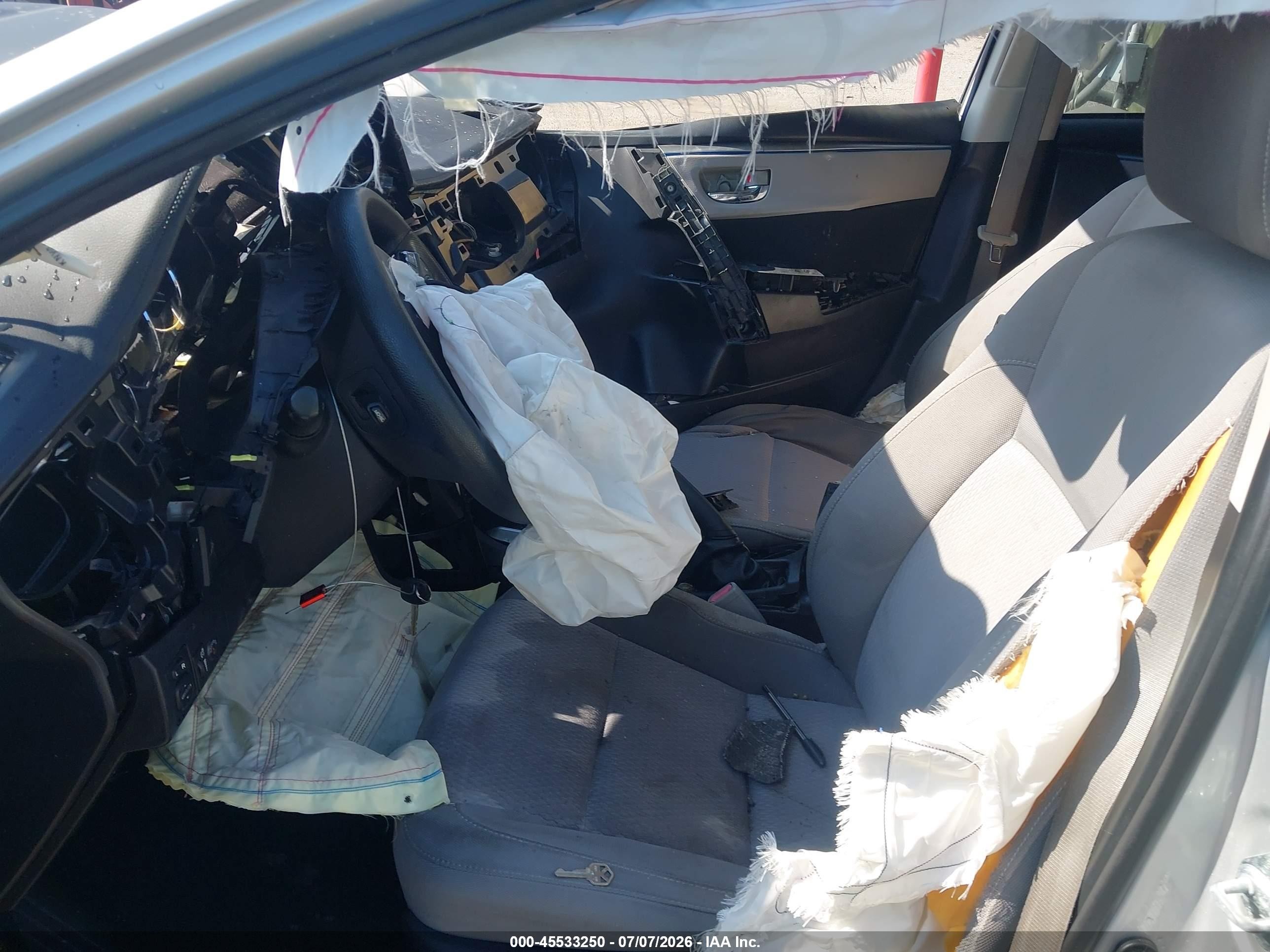 2015 Toyota Corolla Le Silver vin: 5YFBURHE0FP192259
