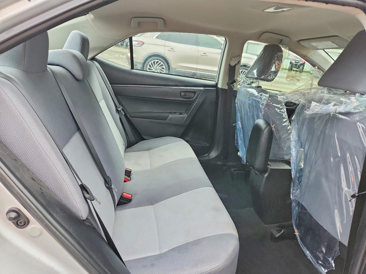 2015 Toyota Corolla L Silver vin: 5YFBURHE0FP231805