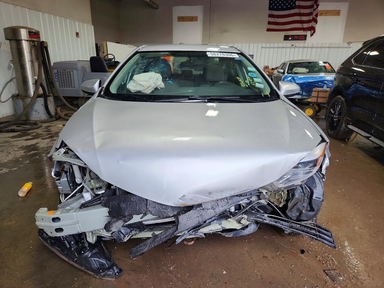 2015 Toyota Corolla Le Silver vin: 5YFBURHE0FP246580