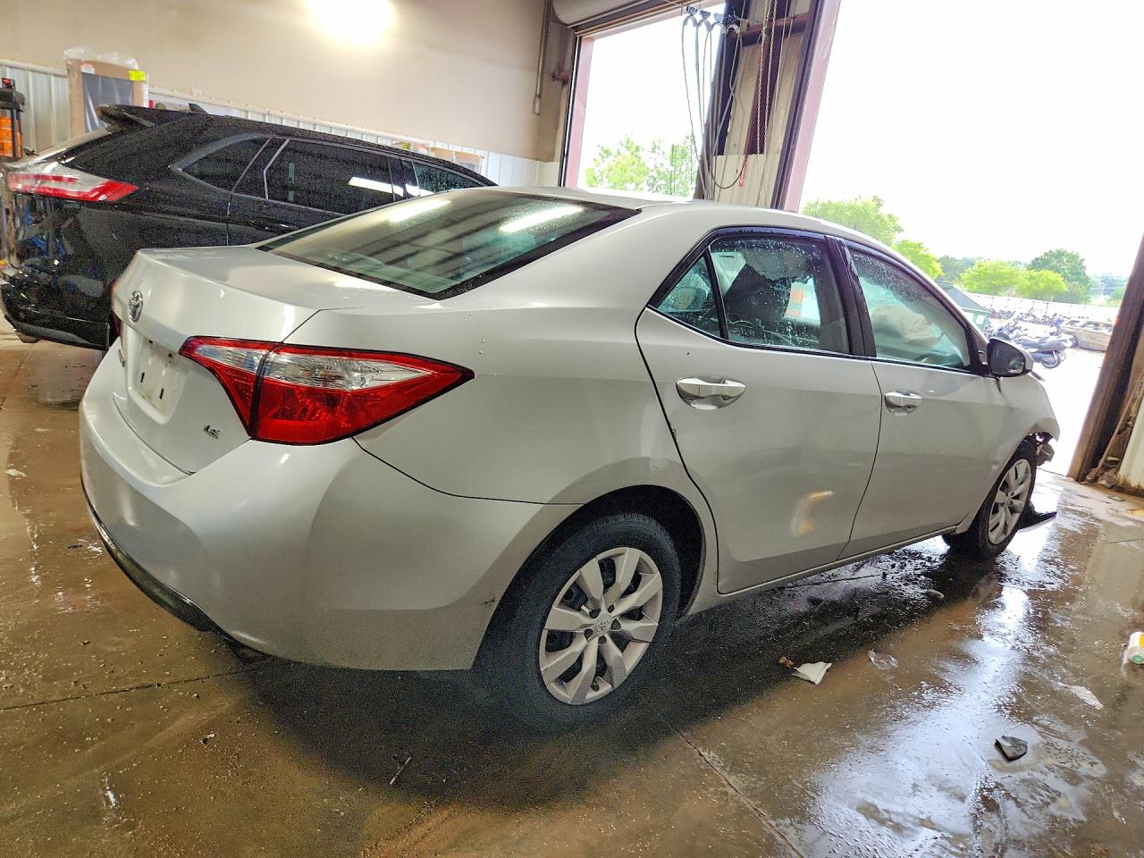 2015 Toyota Corolla Le Silver vin: 5YFBURHE0FP246580