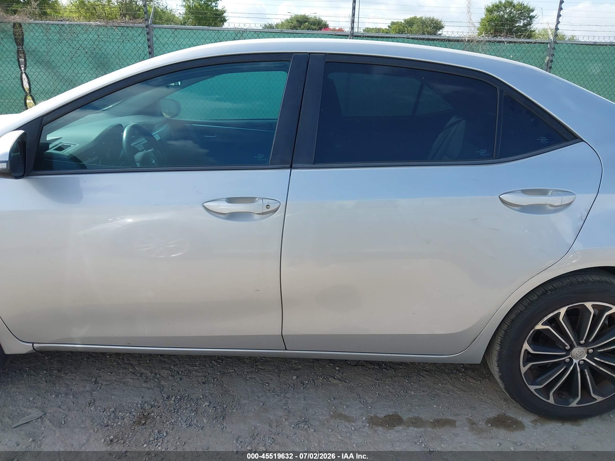 2015 Toyota Corolla S Plus Silver vin: 5YFBURHE0FP258048