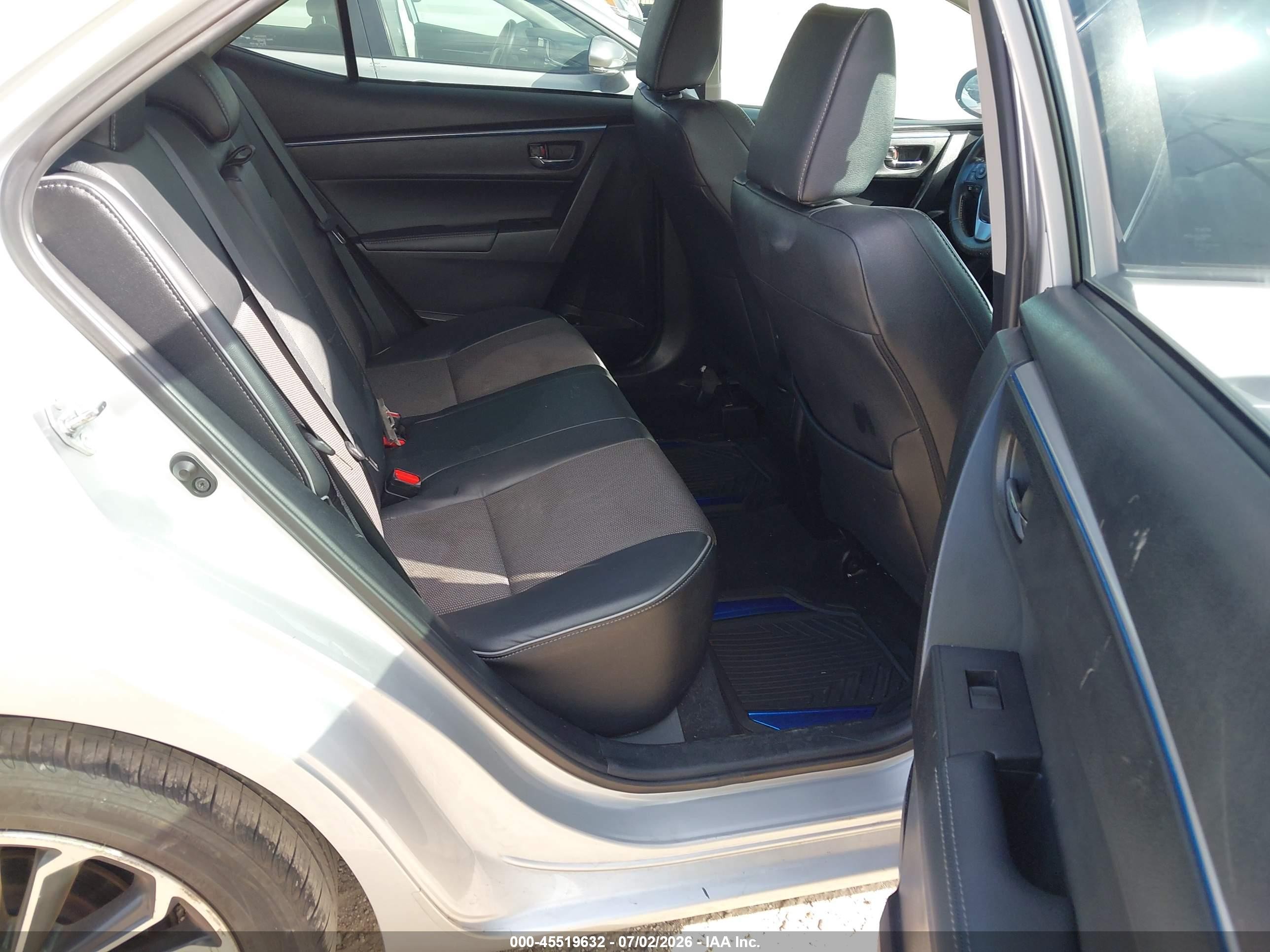 2015 Toyota Corolla S Plus Silver vin: 5YFBURHE0FP258048