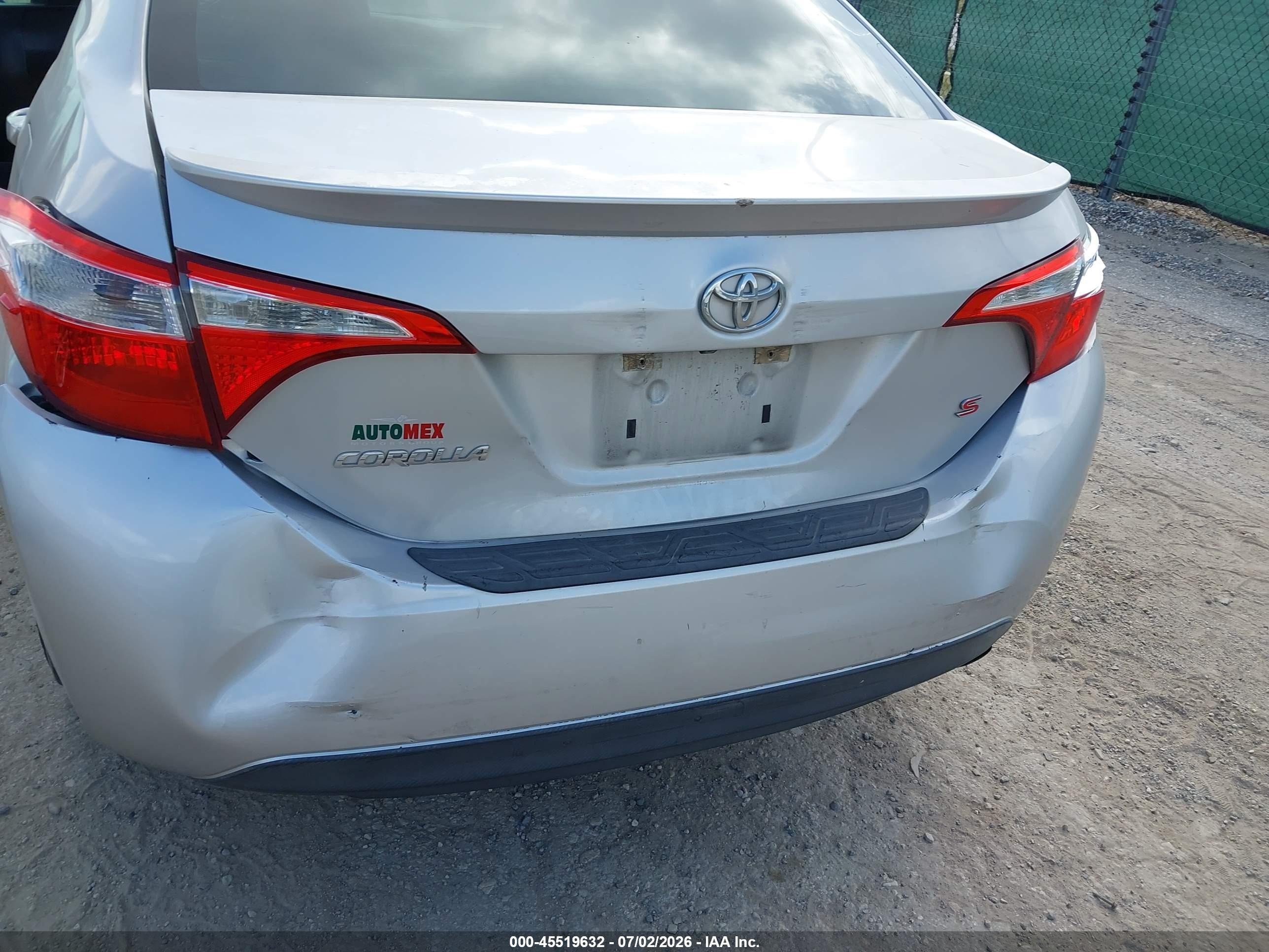 2015 Toyota Corolla S Plus Silver vin: 5YFBURHE0FP258048