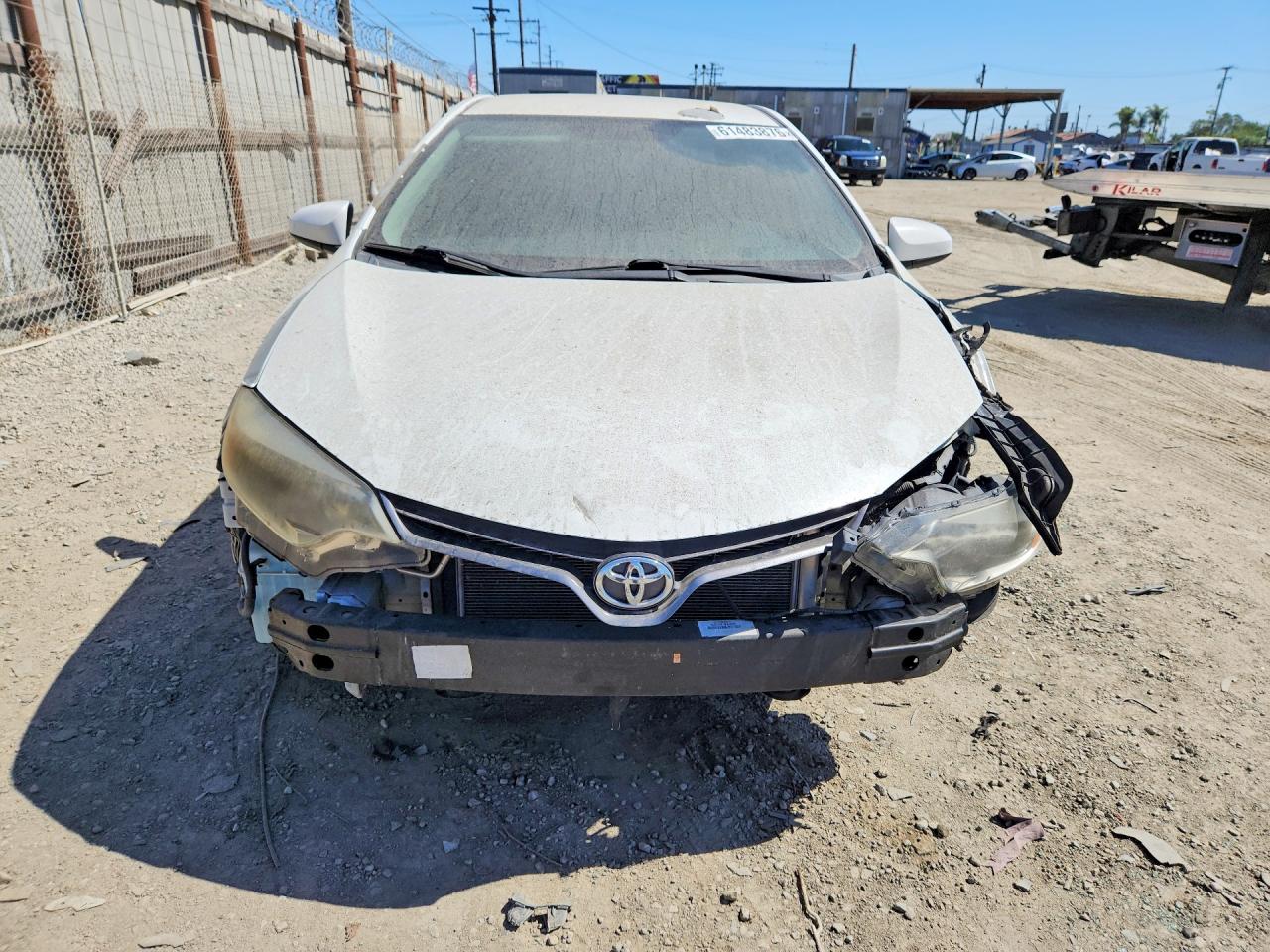2015 Toyota Corolla Le White vin: 5YFBURHE0FP276226