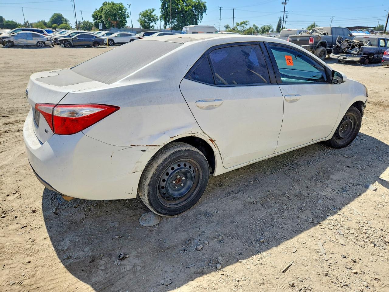 2015 Toyota Corolla Le White vin: 5YFBURHE0FP276226