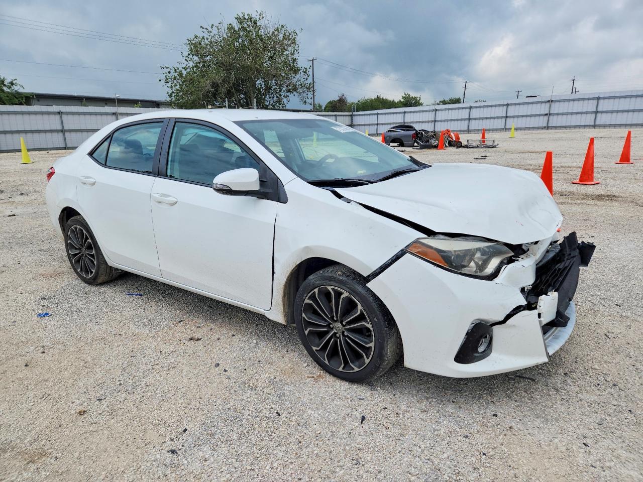 2015 Toyota Corolla S Plus White vin: 5YFBURHE0FP277988