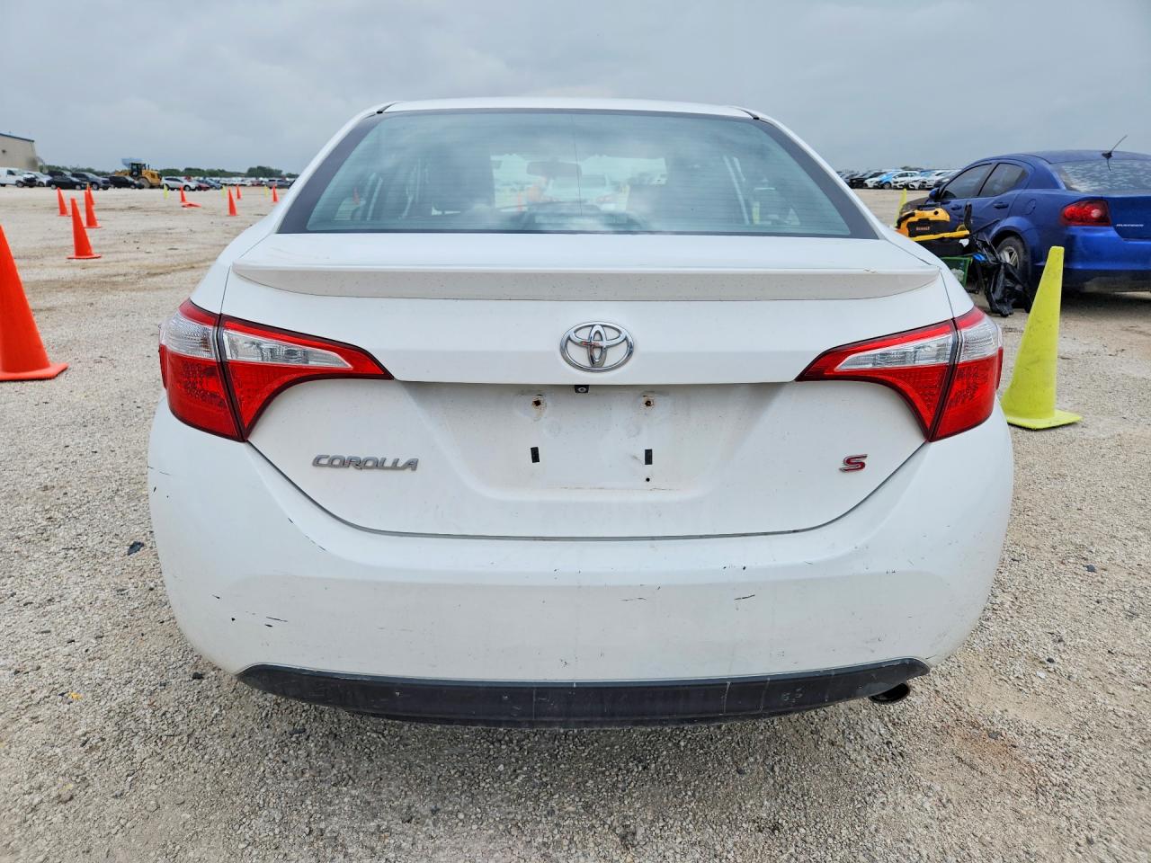 2015 Toyota Corolla S Plus White vin: 5YFBURHE0FP277988