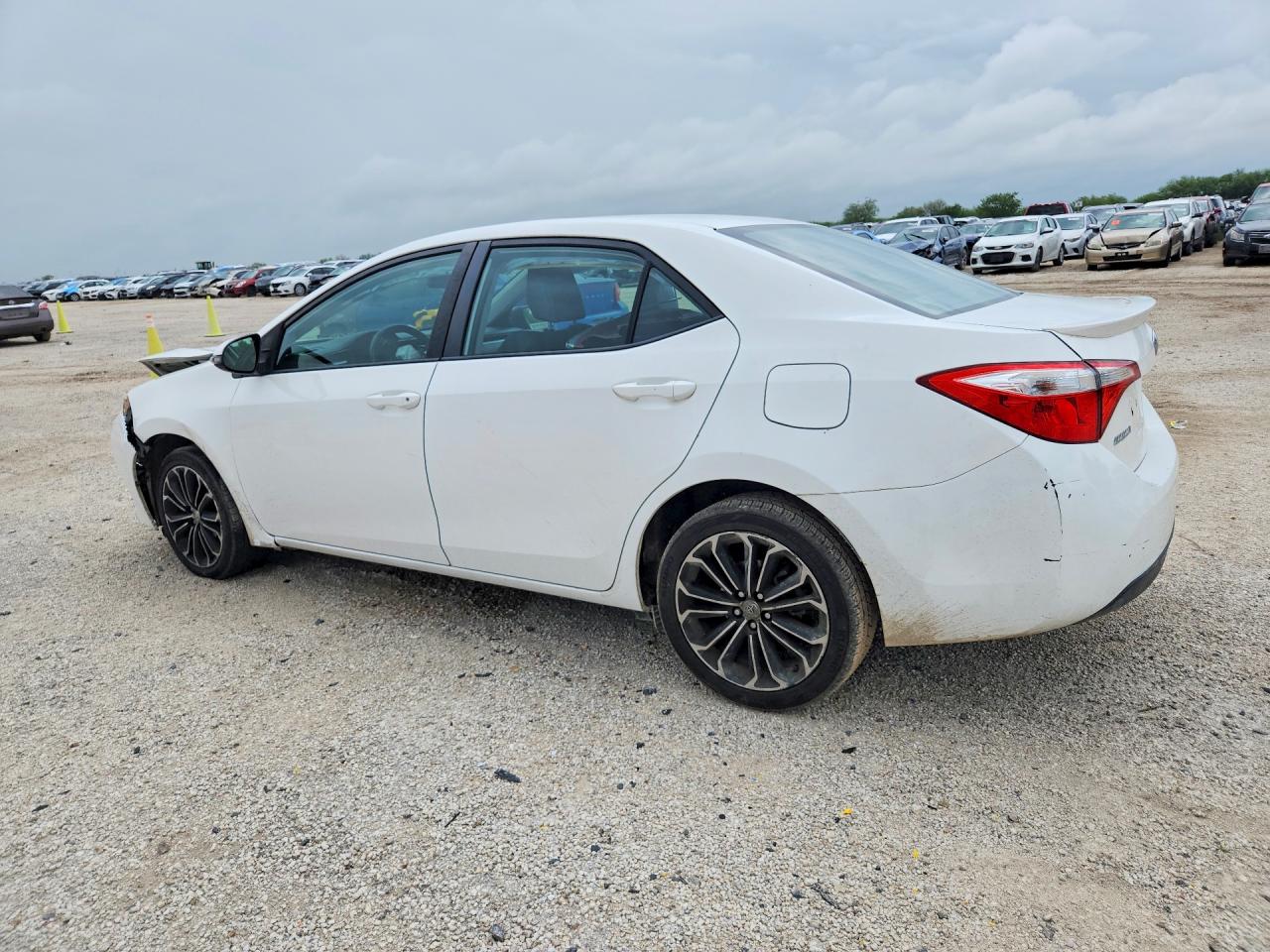 2015 Toyota Corolla S Plus White vin: 5YFBURHE0FP277988