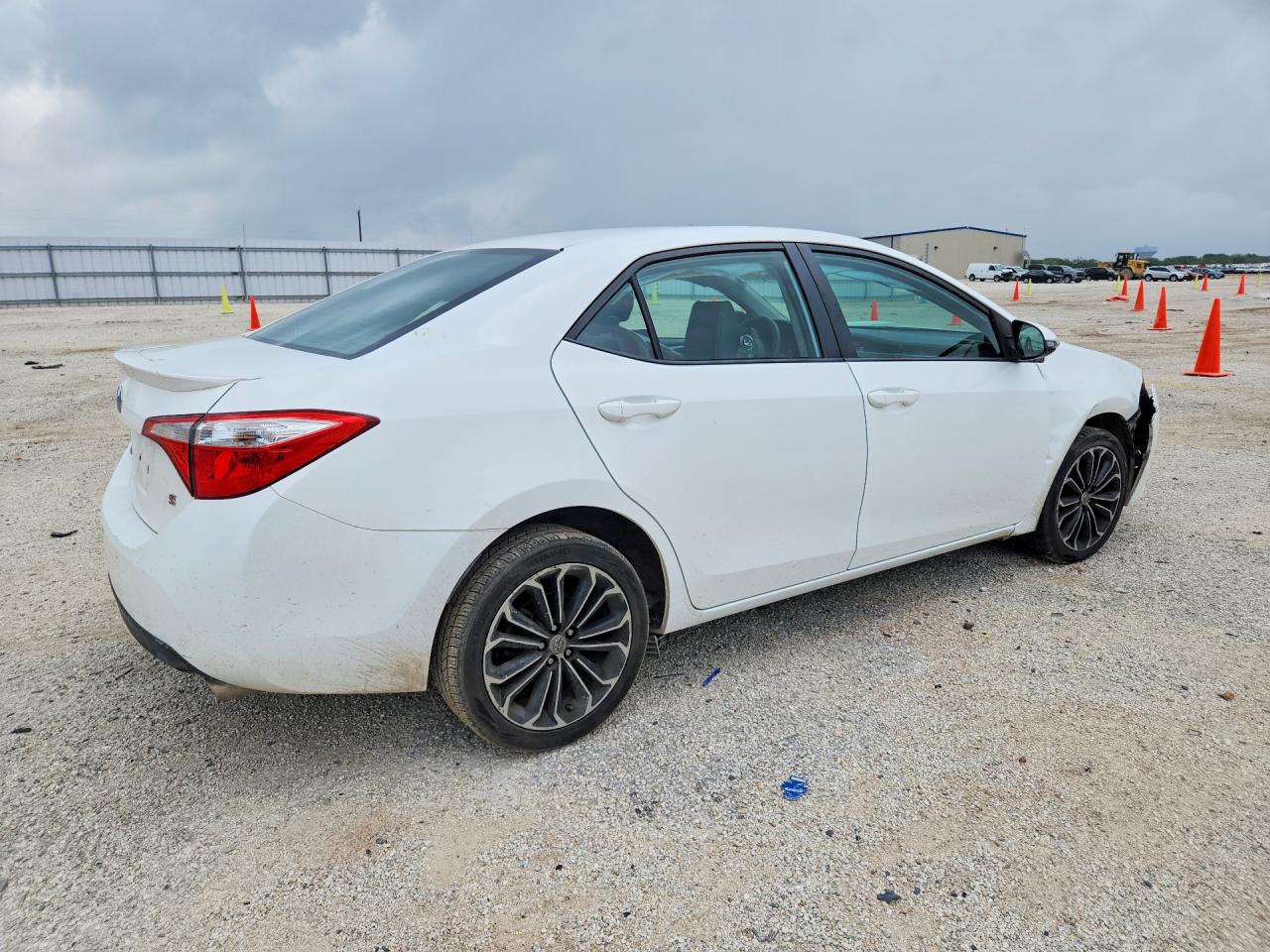 2015 Toyota Corolla S Plus White vin: 5YFBURHE0FP277988