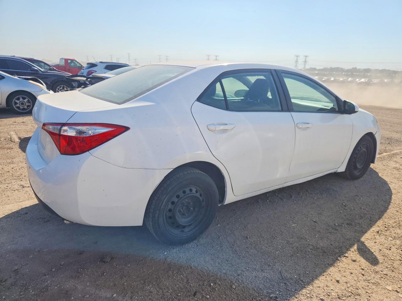 2015 Toyota Corolla Le White vin: 5YFBURHE0FP284603