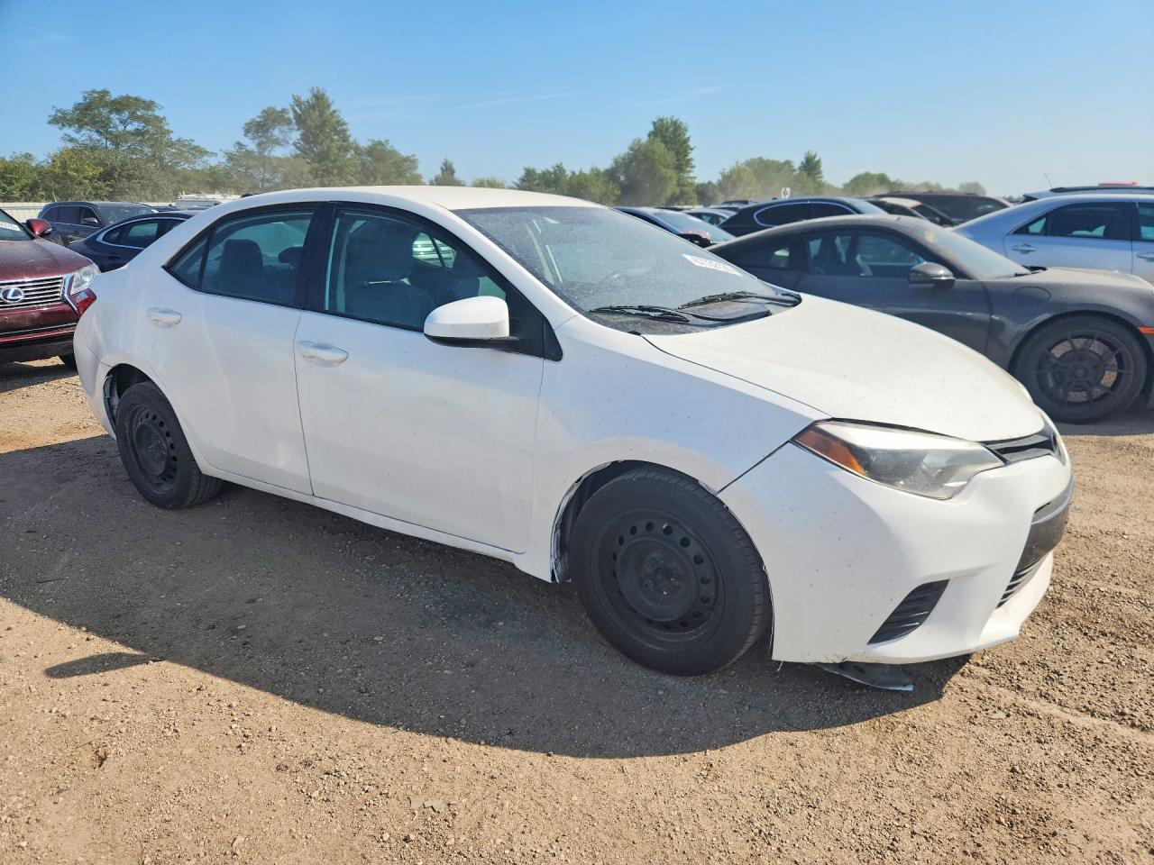 2015 Toyota Corolla Le White vin: 5YFBURHE0FP284603