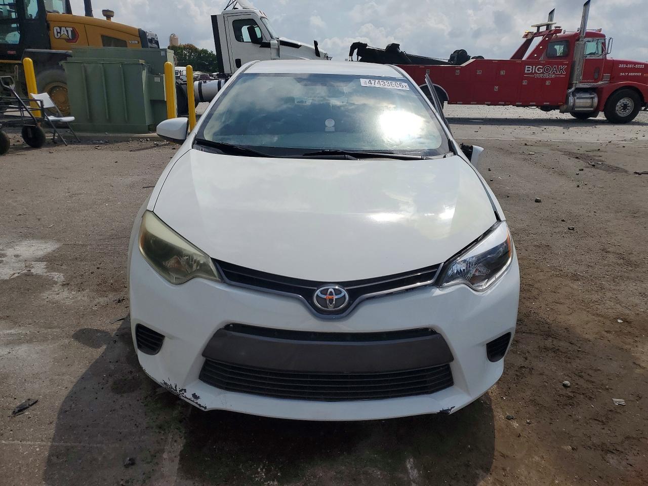2015 Toyota Corolla Le White vin: 5YFBURHE0FP287128