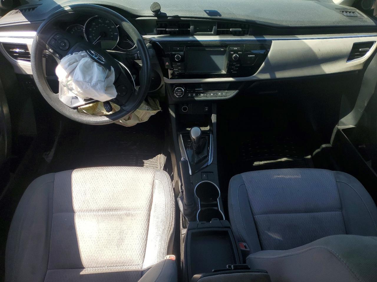 2015 Toyota Corolla Le White vin: 5YFBURHE0FP294466