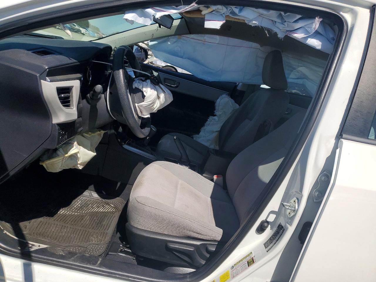 2015 Toyota Corolla Le White vin: 5YFBURHE0FP294466