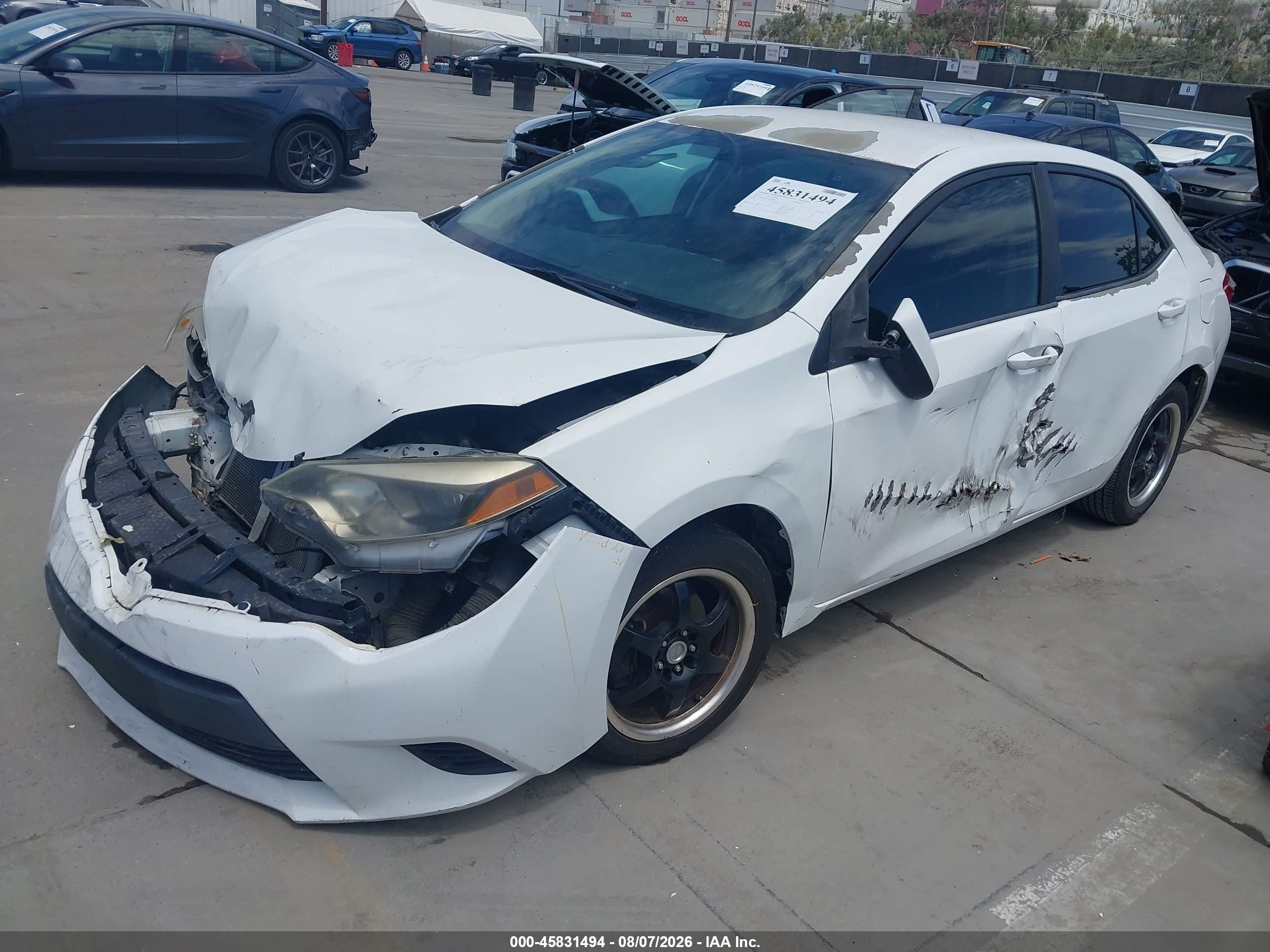 2015 Toyota Corolla Le White vin: 5YFBURHE0FP297609