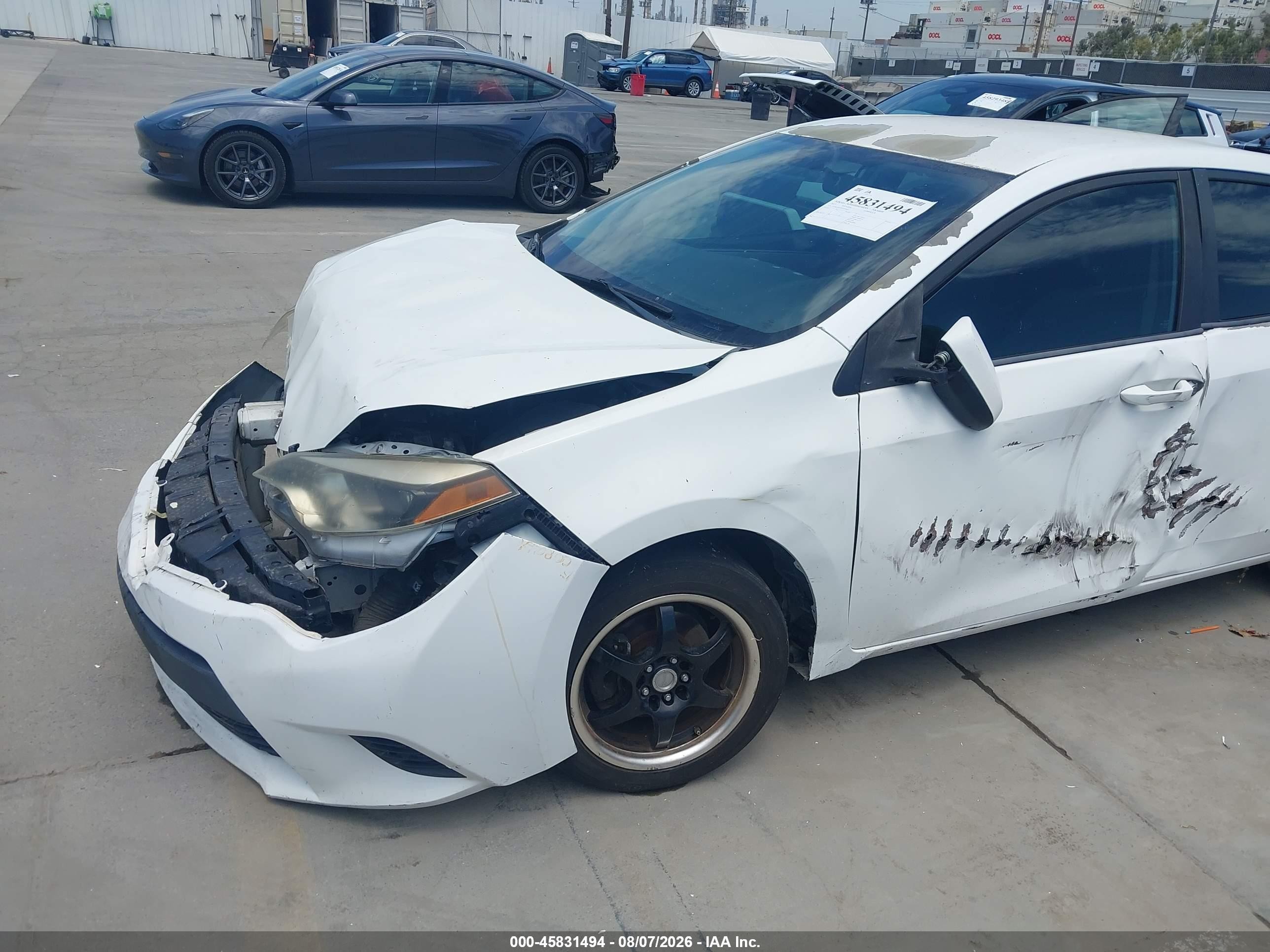 2015 Toyota Corolla Le White vin: 5YFBURHE0FP297609
