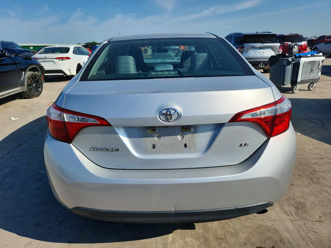2015 Toyota Corolla Le Серебряный vin: 5YFBURHE0FP307779