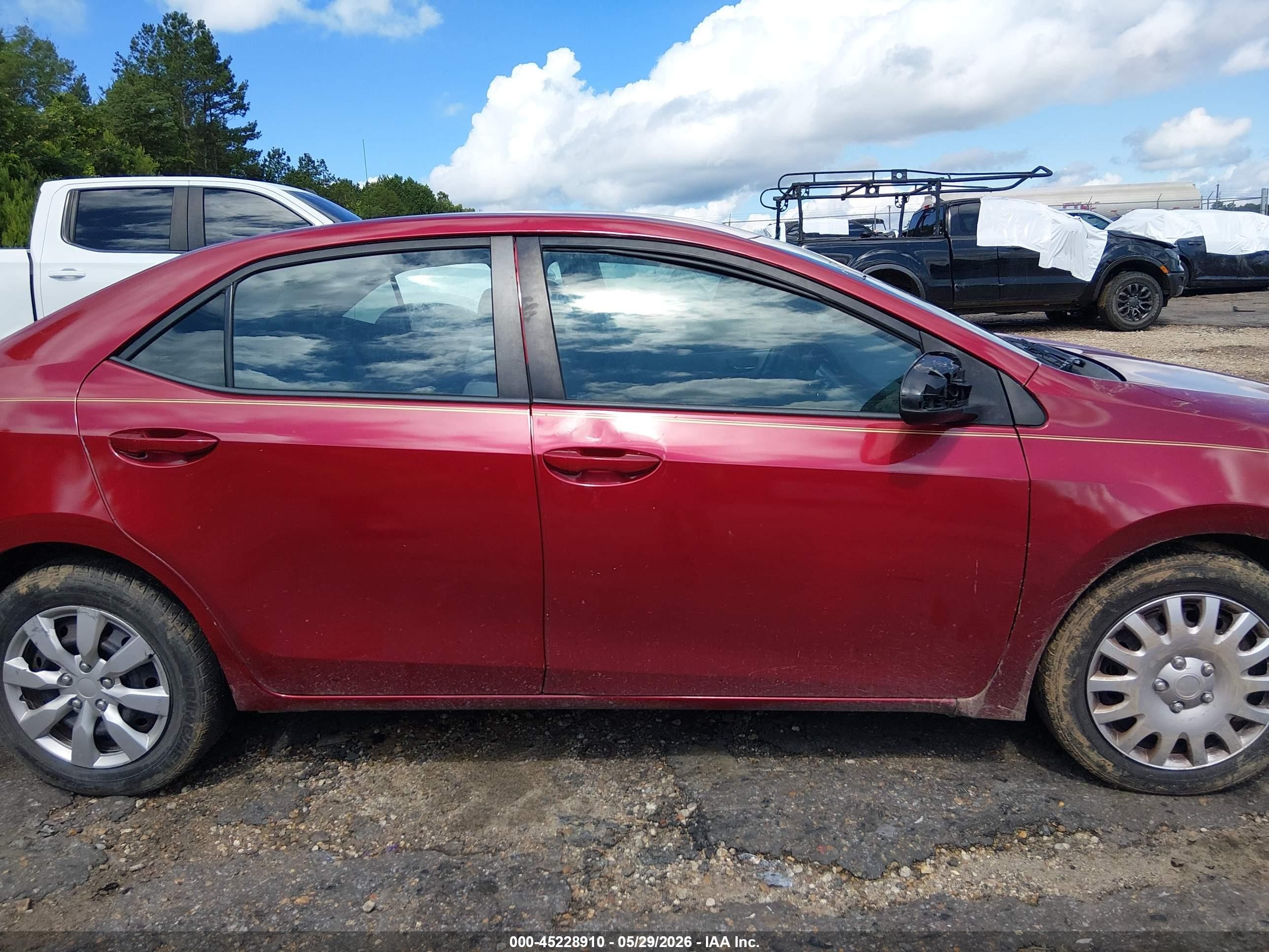 2015 Toyota Corolla Le Red vin: 5YFBURHE0FP317230