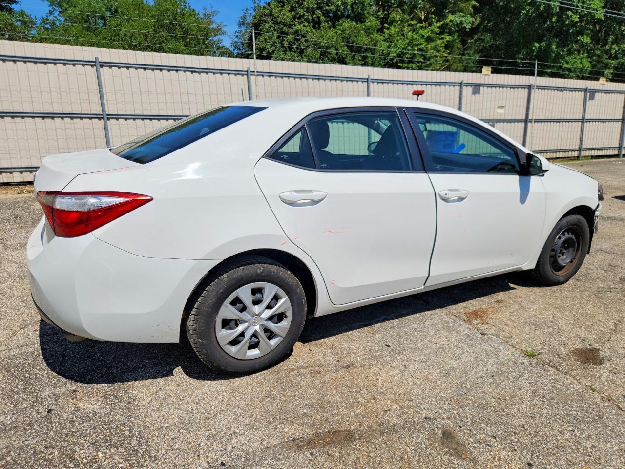 2015 Toyota Corolla L White vin: 5YFBURHE0FP340717
