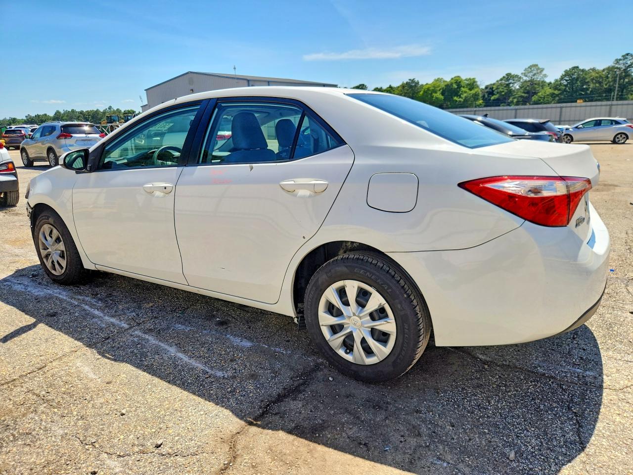 2015 Toyota Corolla L White vin: 5YFBURHE0FP340717