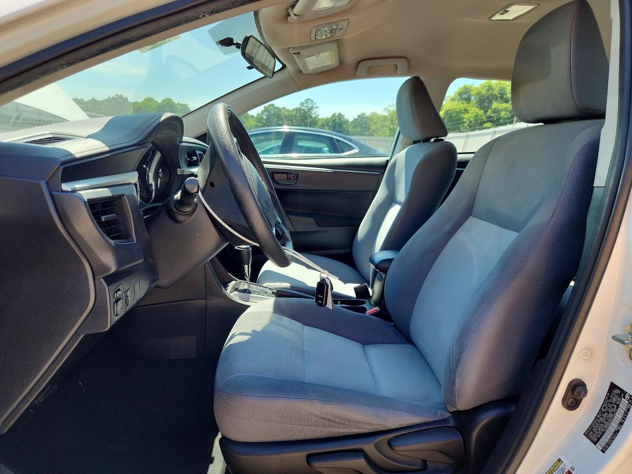 2015 Toyota Corolla L White vin: 5YFBURHE0FP340717