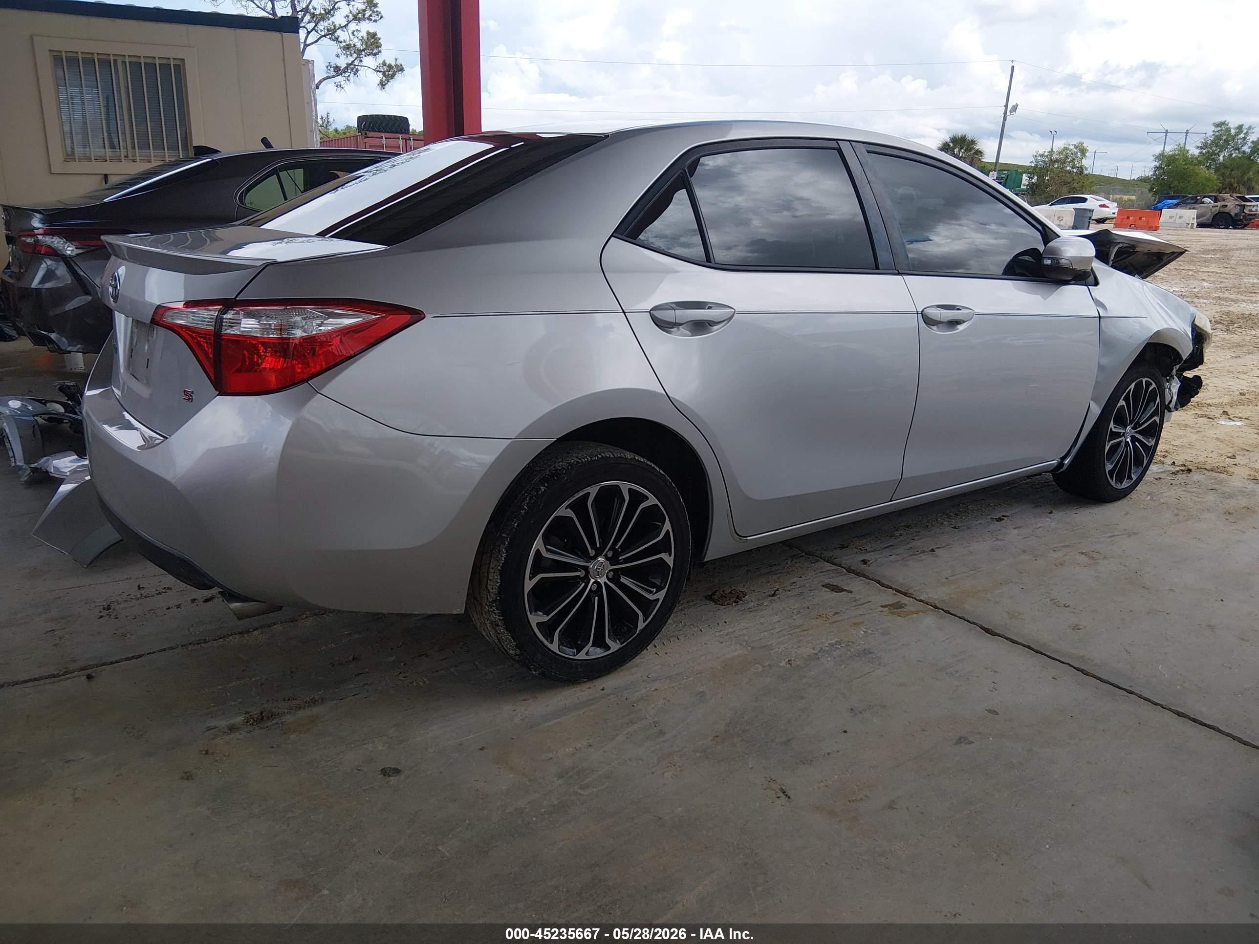 2015 Toyota Corolla S Plus Silver vin: 5YFBURHE0FP345528