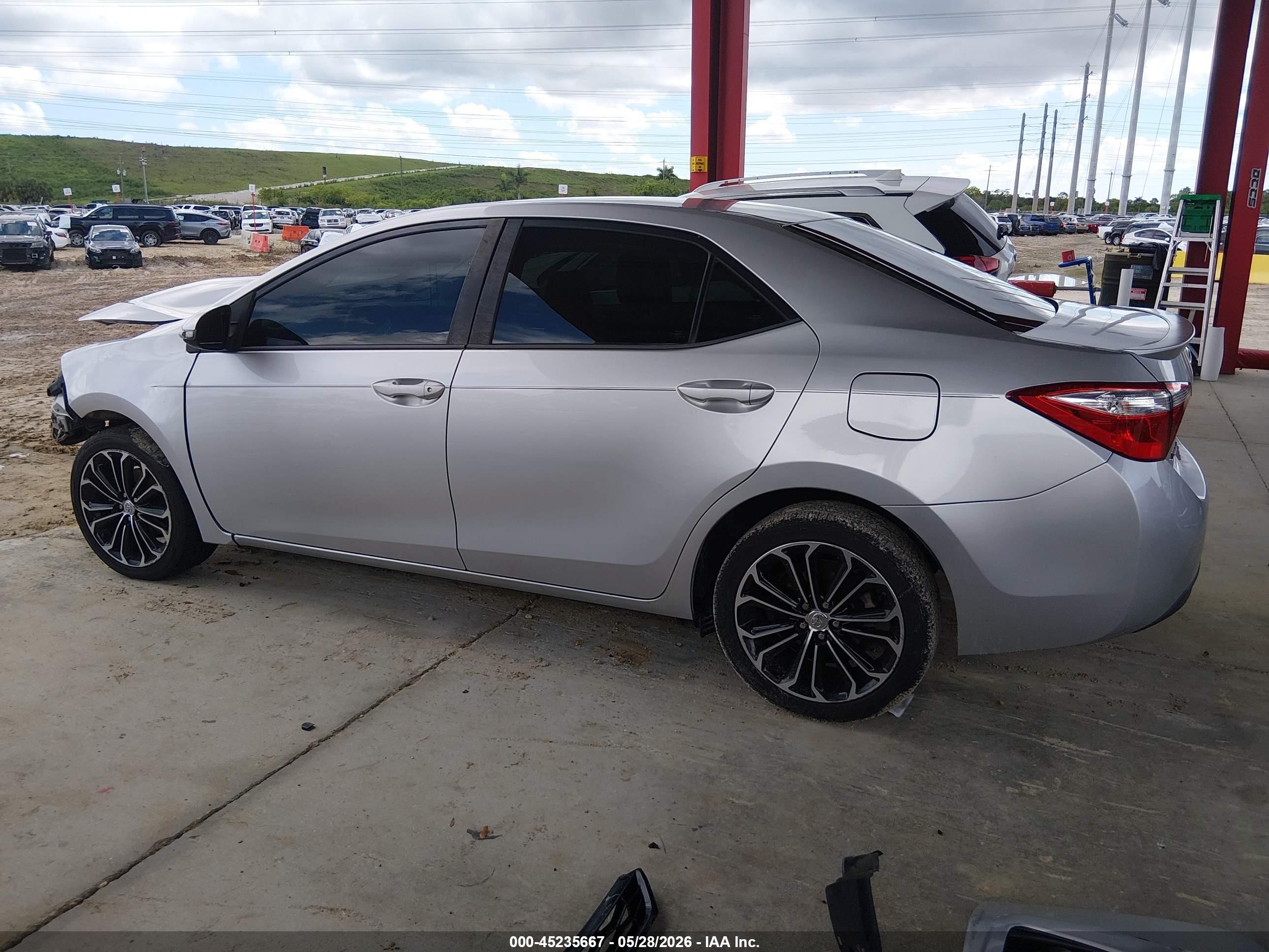 2015 Toyota Corolla S Plus Silver vin: 5YFBURHE0FP345528