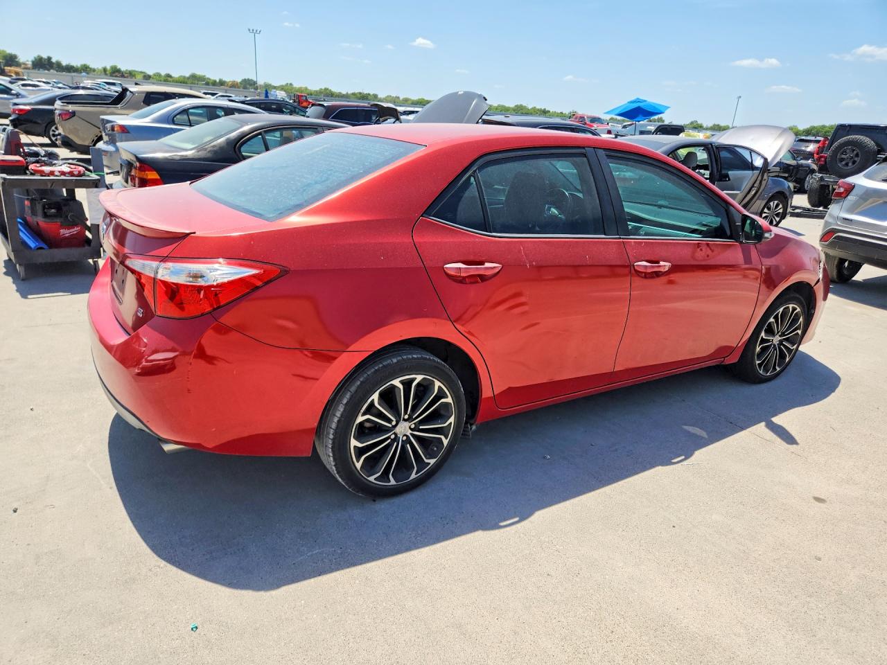 2015 Toyota Corolla S Plus Burgundy vin: 5YFBURHE0FP346498
