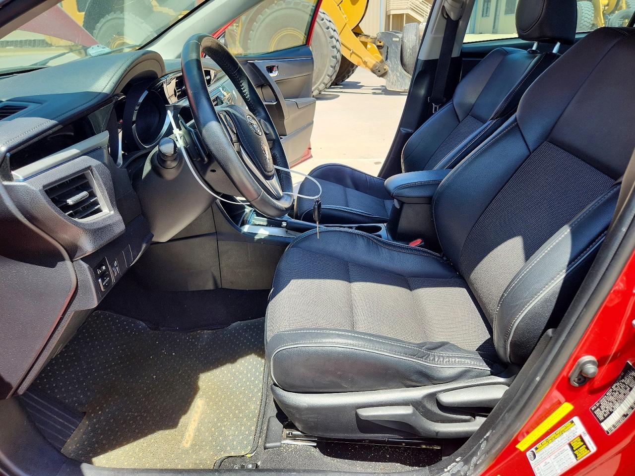 2015 Toyota Corolla S Plus Burgundy vin: 5YFBURHE0FP346498
