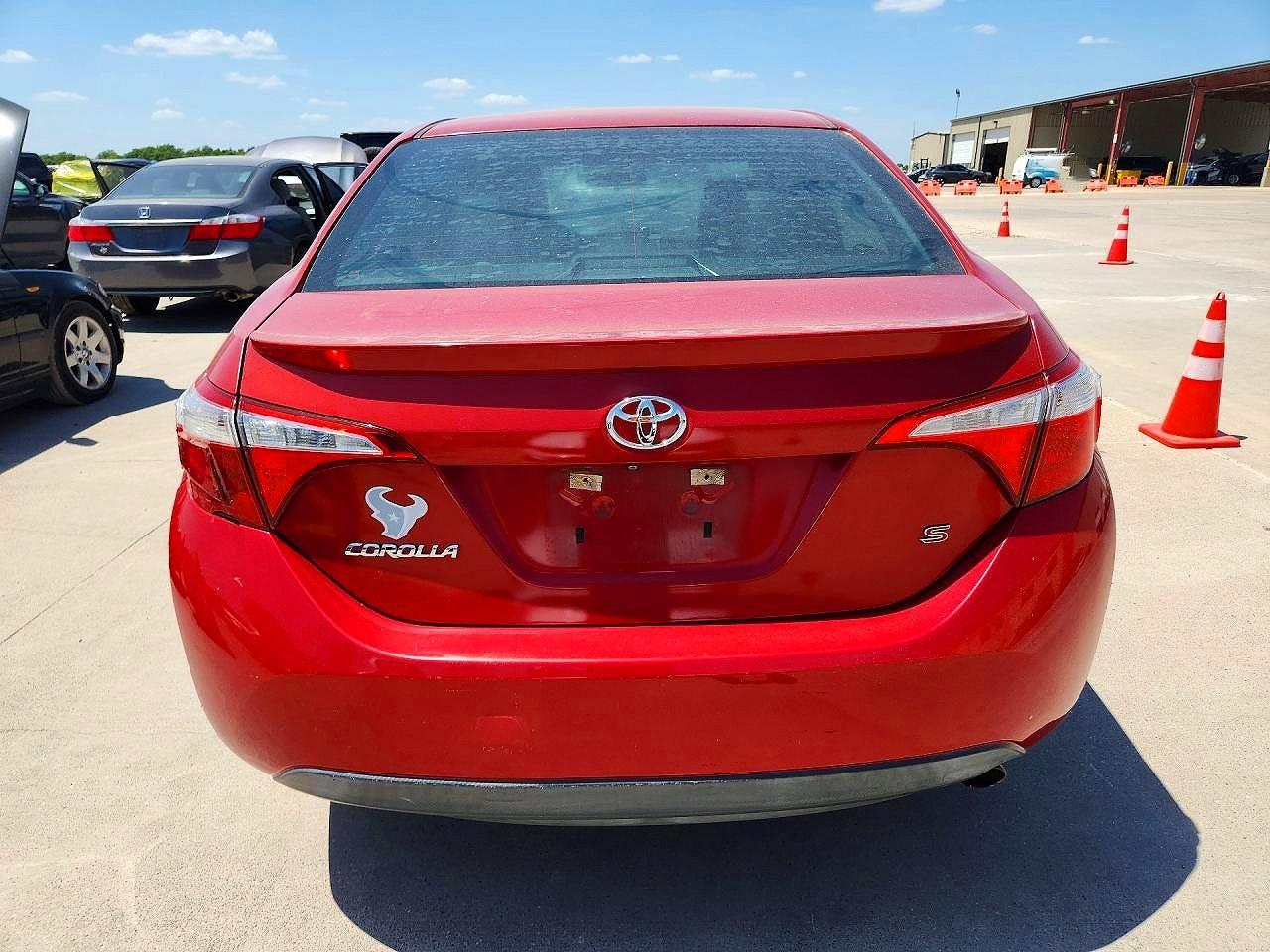 2015 Toyota Corolla S Plus Burgundy vin: 5YFBURHE0FP346498