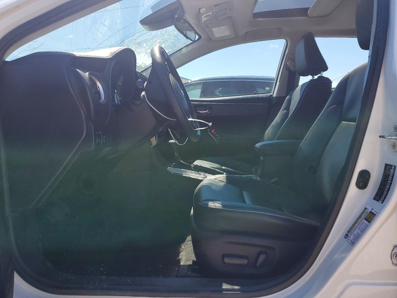 2017 Toyota Corolla Xle White vin: 5YFBURHE0HP711040