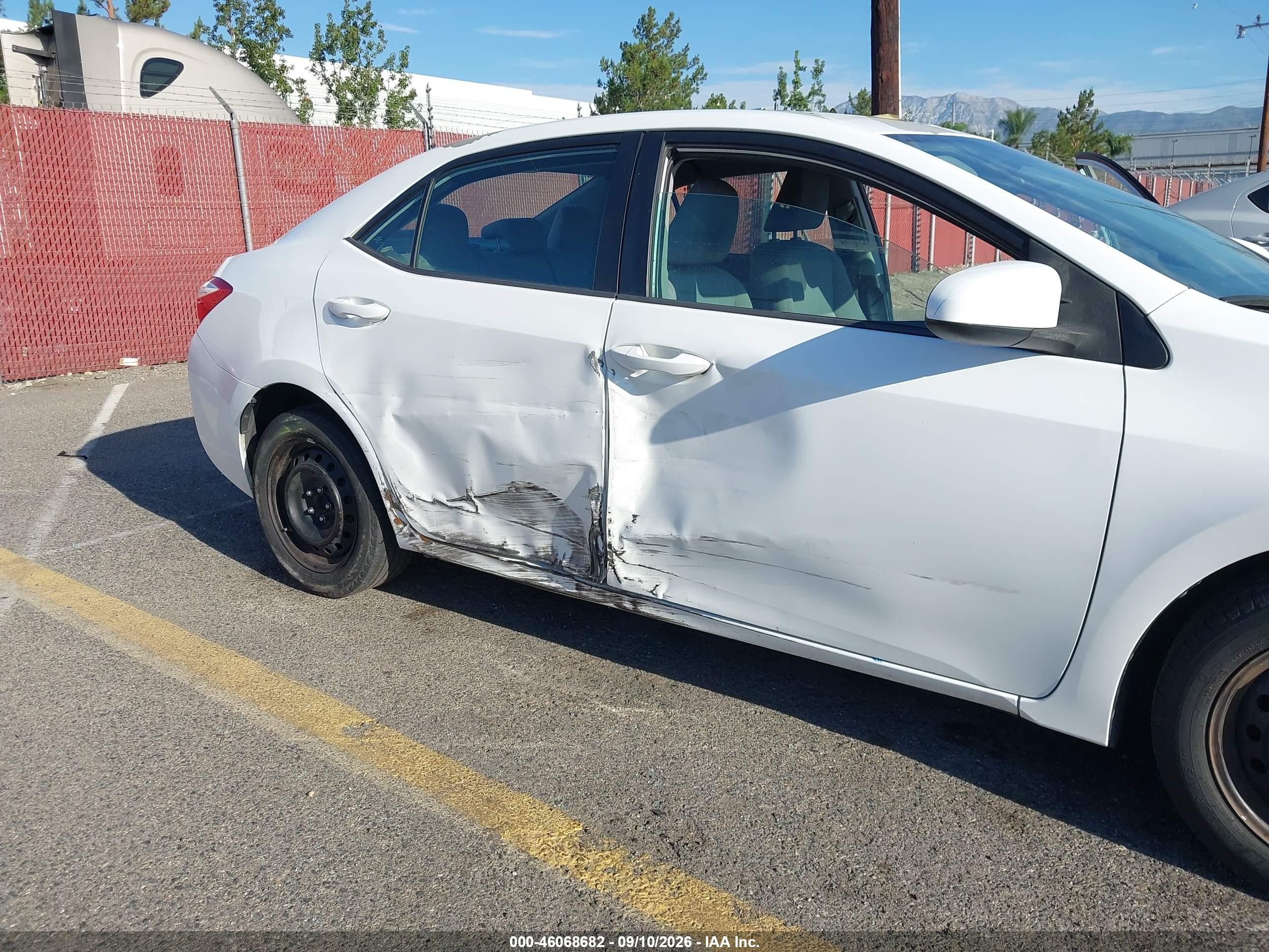 2014 Toyota Corolla Le White vin: 5YFBURHE1EP002189