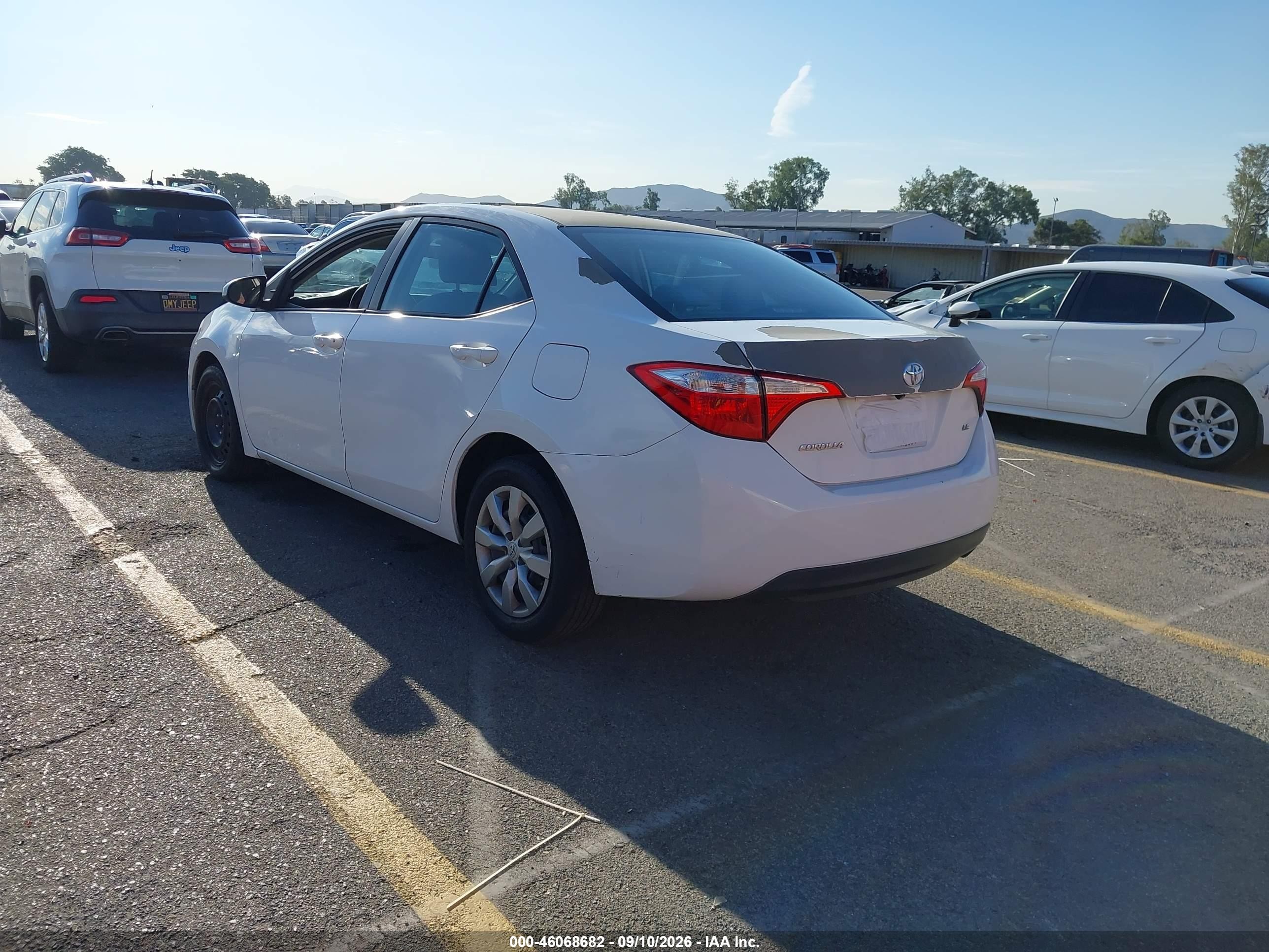 2014 Toyota Corolla Le White vin: 5YFBURHE1EP002189