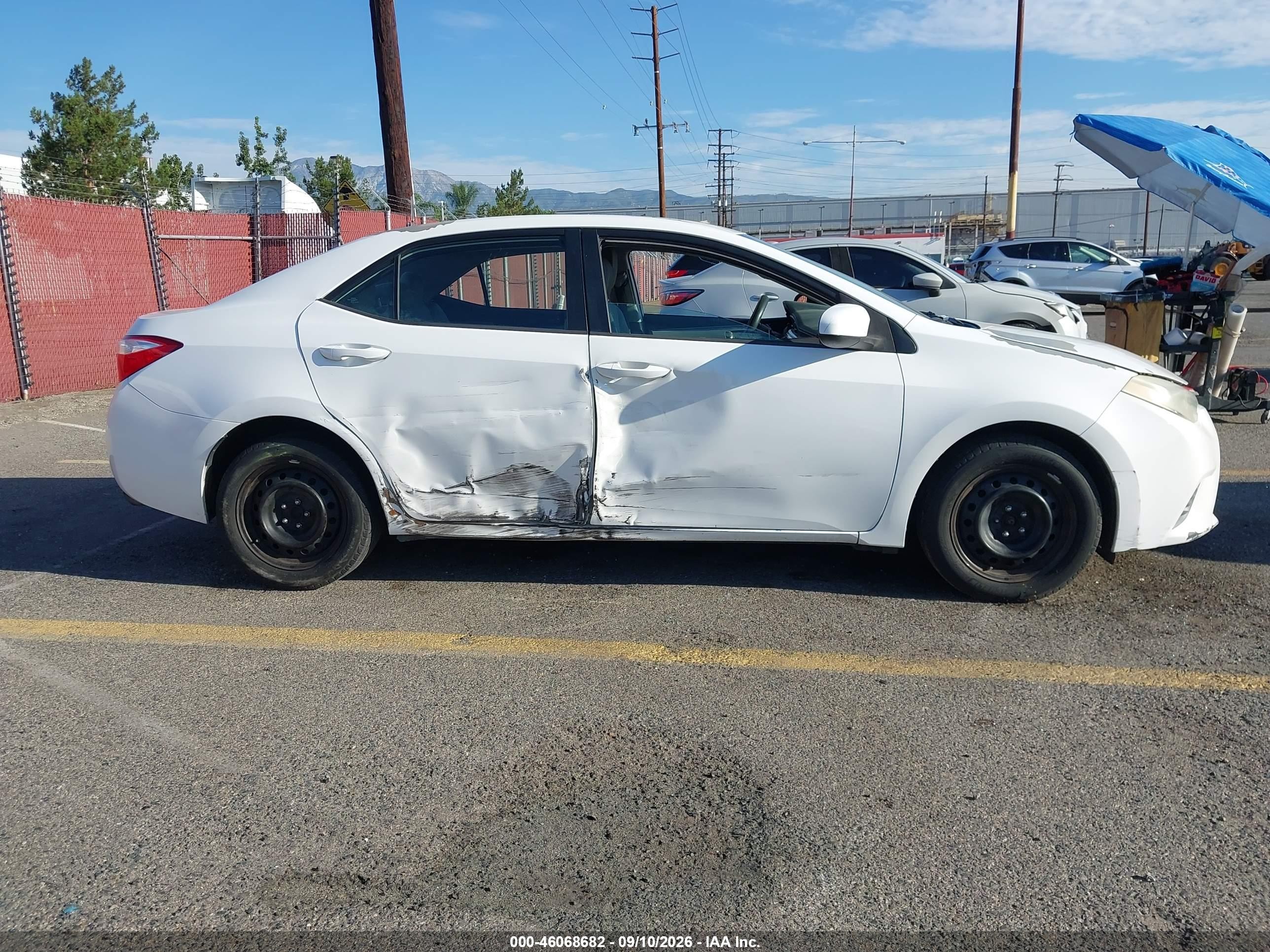 2014 Toyota Corolla Le White vin: 5YFBURHE1EP002189