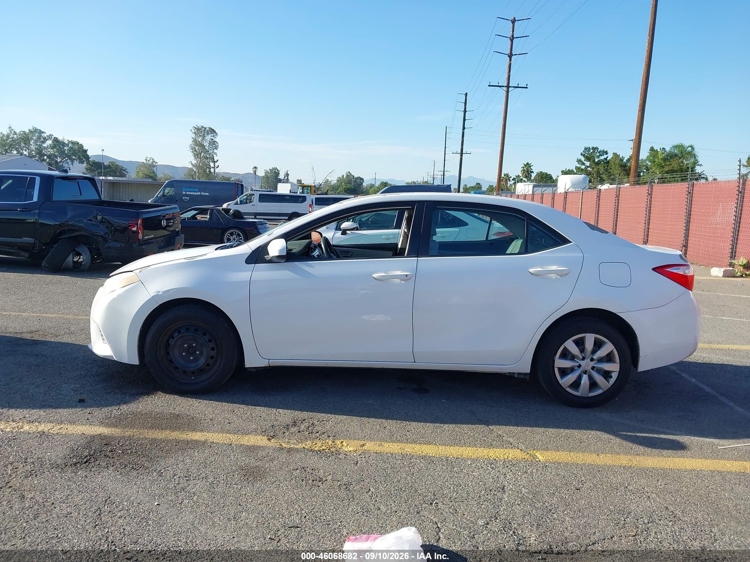 2014 Toyota Corolla Le White vin: 5YFBURHE1EP002189
