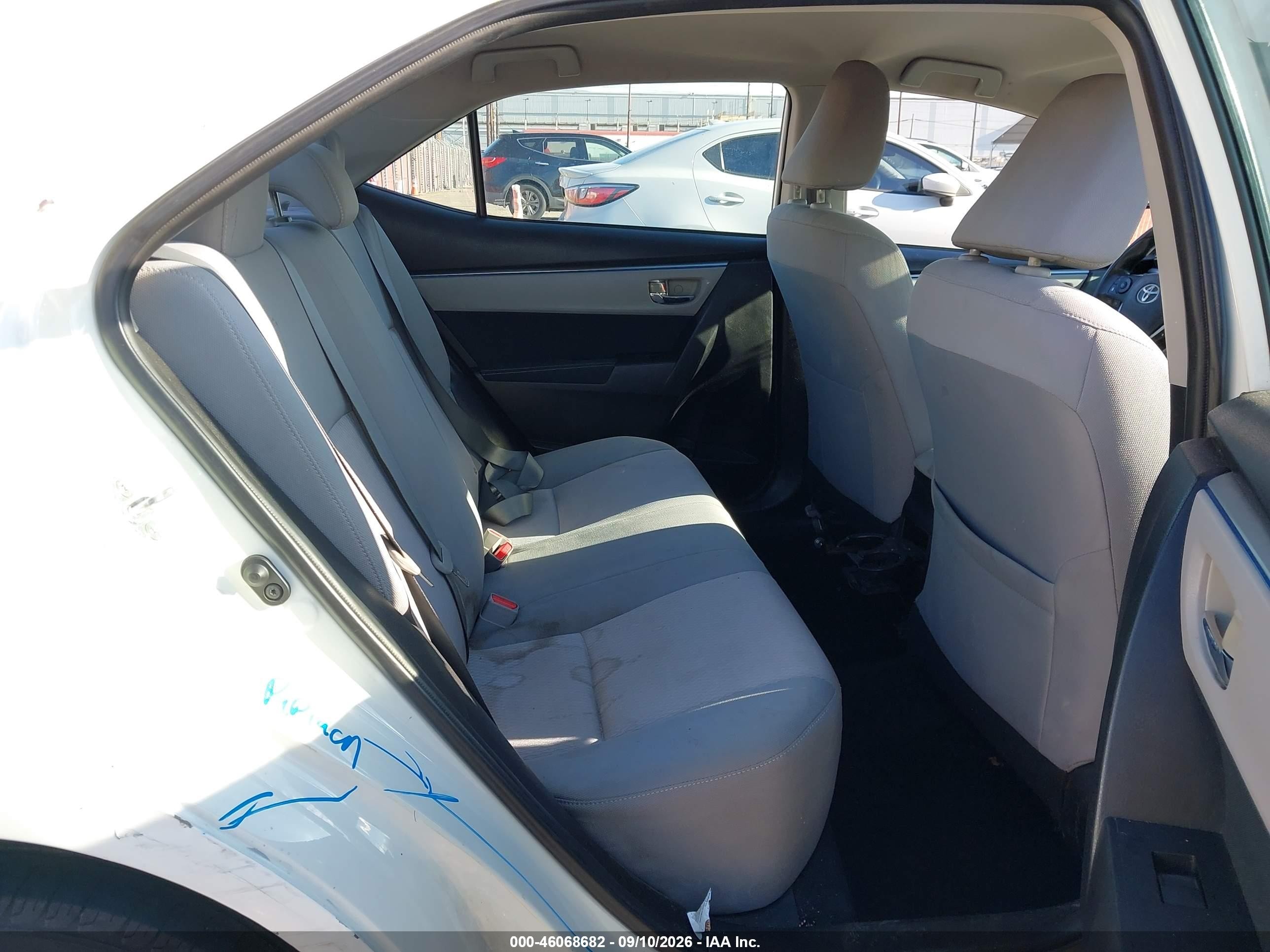 2014 Toyota Corolla Le White vin: 5YFBURHE1EP002189