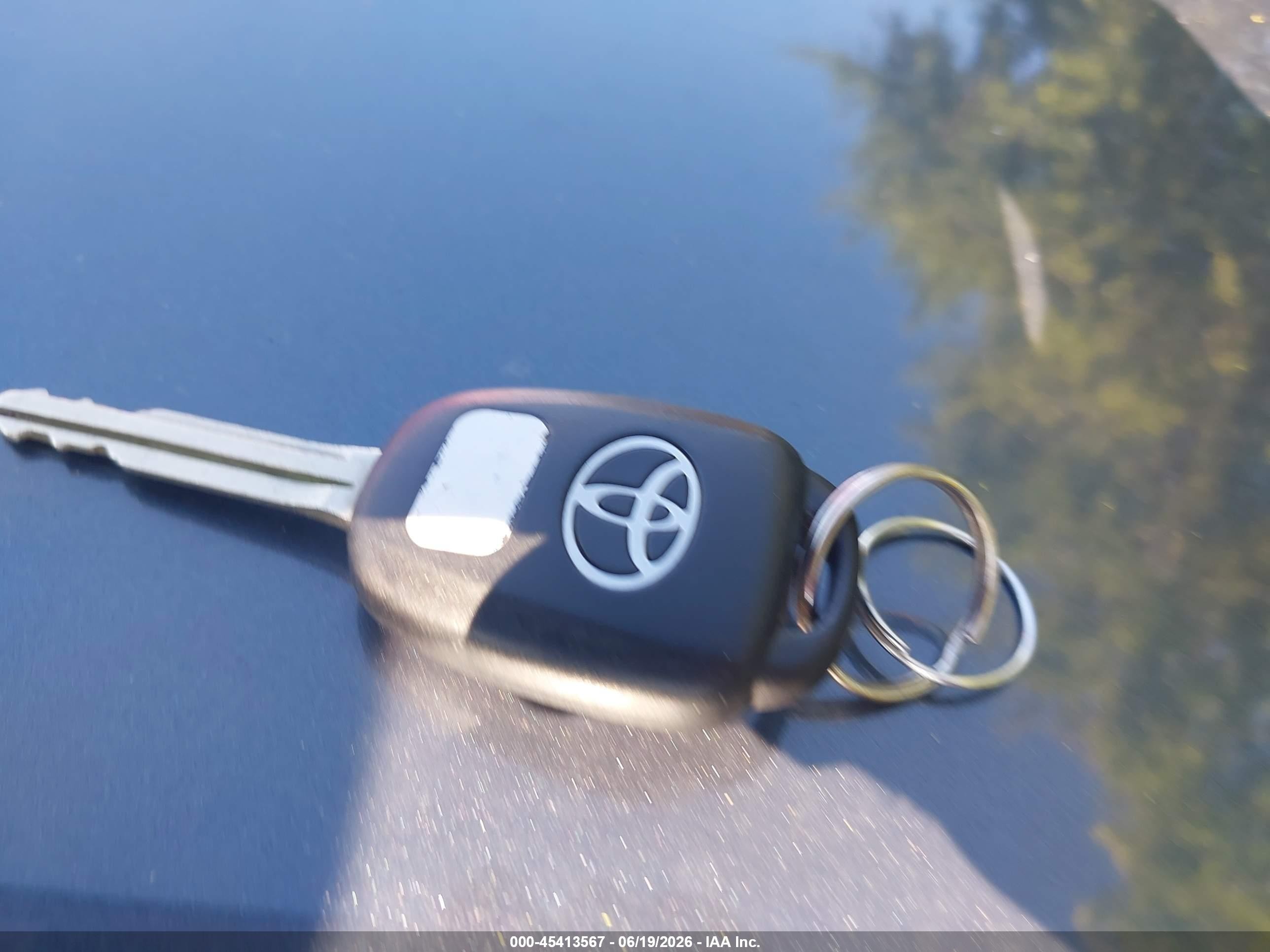 2014 Toyota Corolla Le Gray vin: 5YFBURHE1EP010051