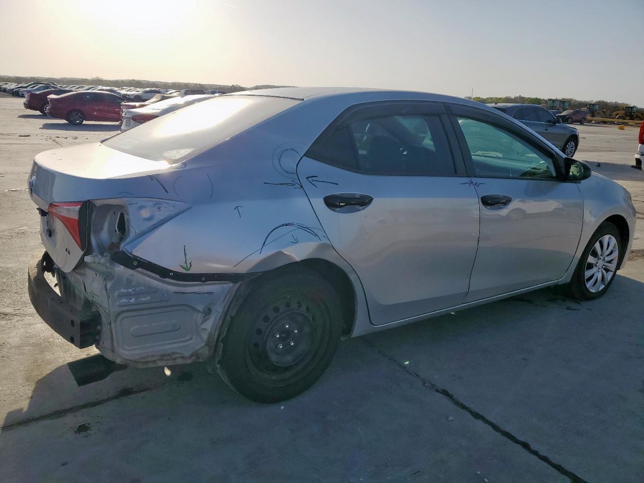 2014 Toyota Corolla L Silver vin: 5YFBURHE1EP085283