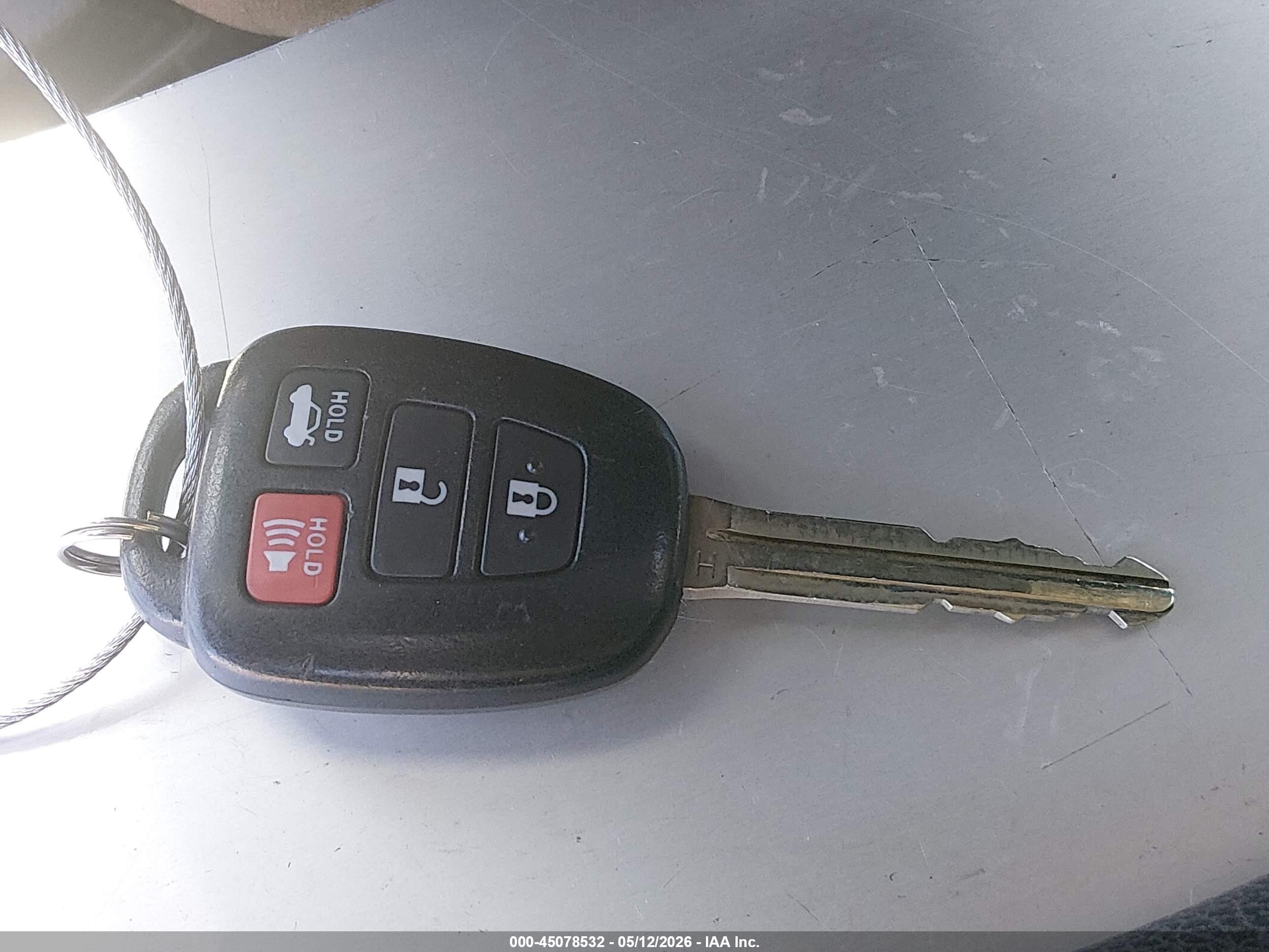 2014 Toyota Corolla Le/le Plus/le Premium Red vin: 5YFBURHE1EP101868