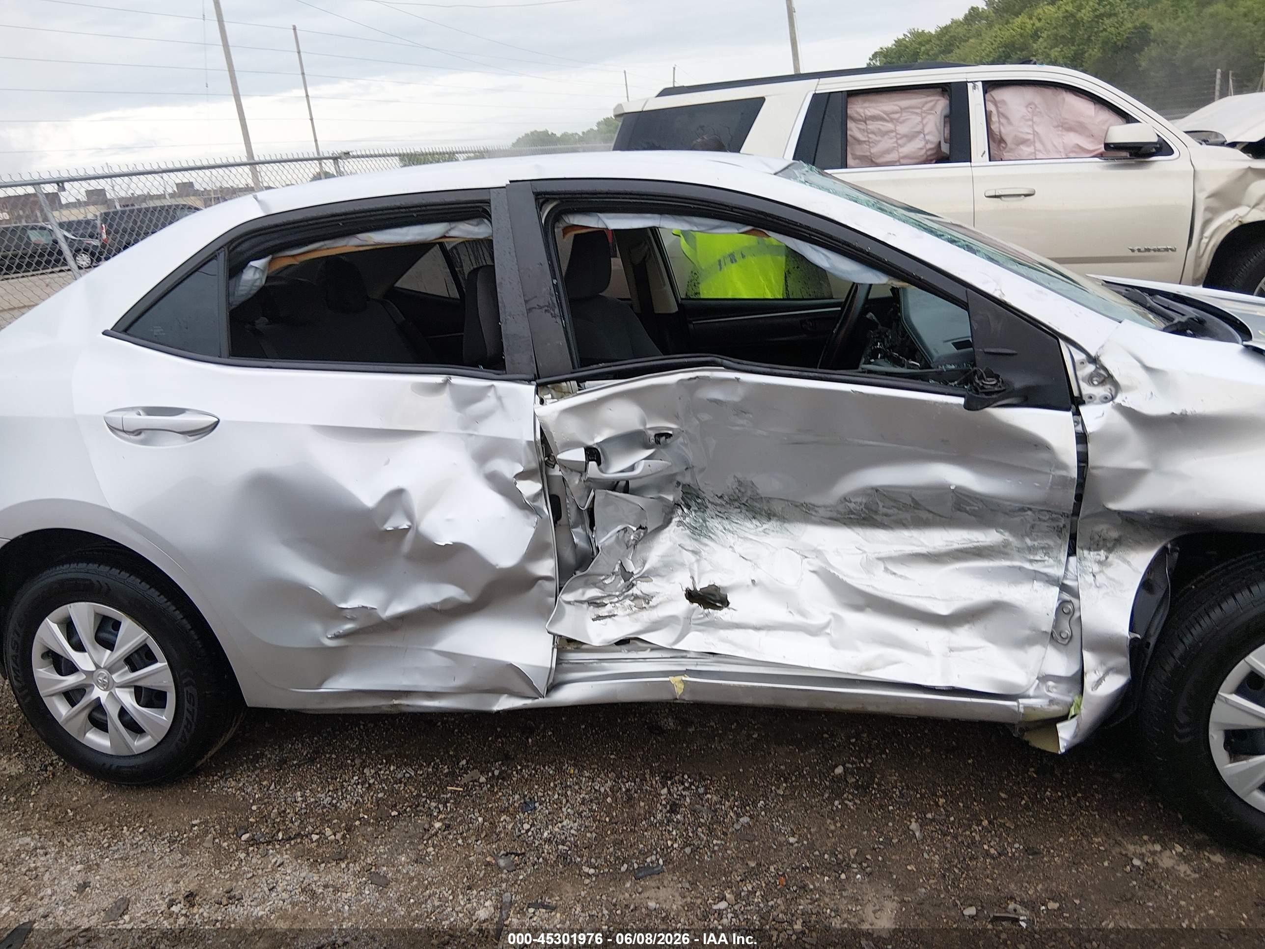 2014 Toyota Corolla L Silver vin: 5YFBURHE1EP104186