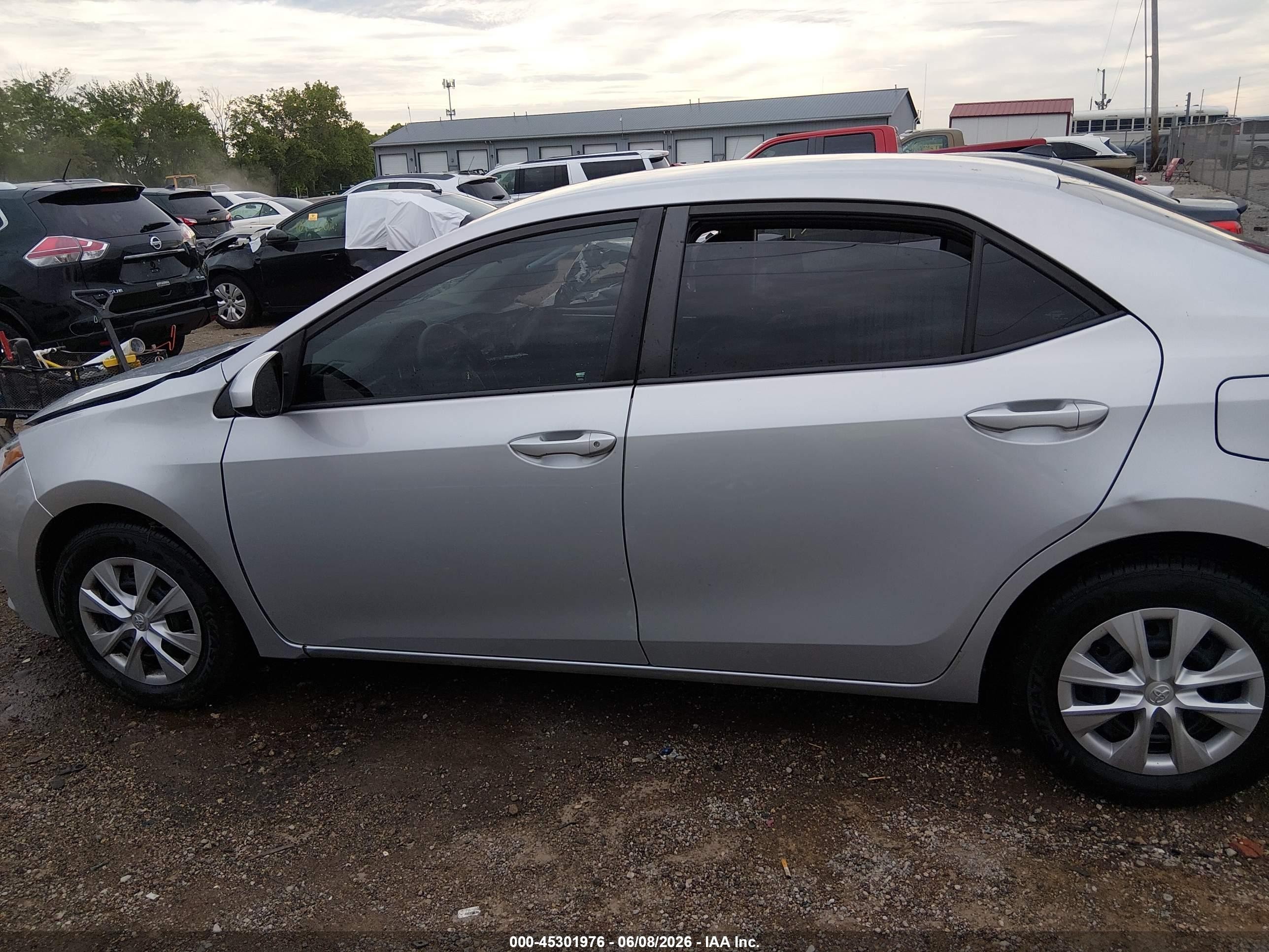 2014 Toyota Corolla L Silver vin: 5YFBURHE1EP104186