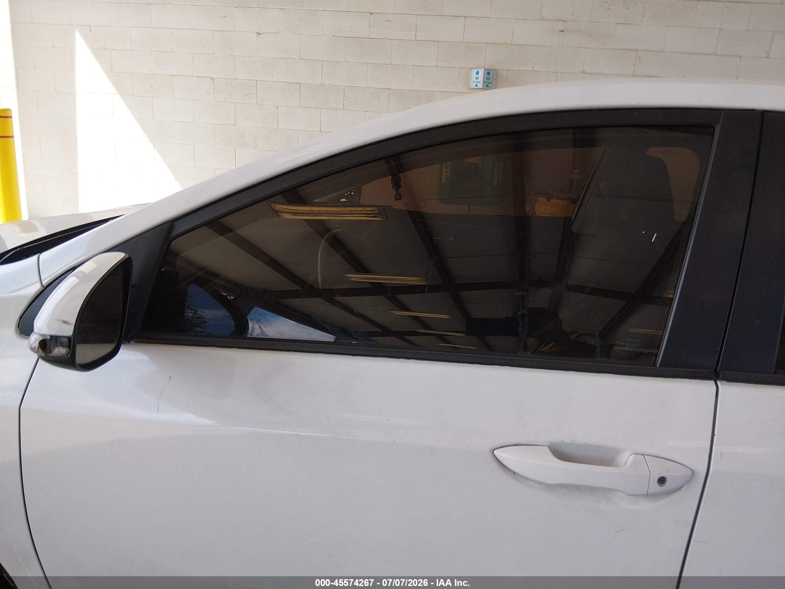 2014 Toyota Corolla S Plus White vin: 5YFBURHE1EP141836