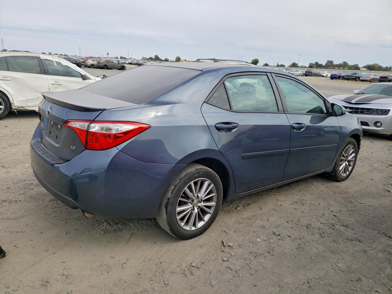 2014 Toyota Corolla Le Plus Blue vin: 5YFBURHE1EP163156