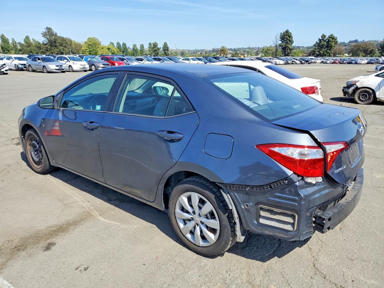 2015 Toyota Corolla Le Gray vin: 5YFBURHE1FP211465